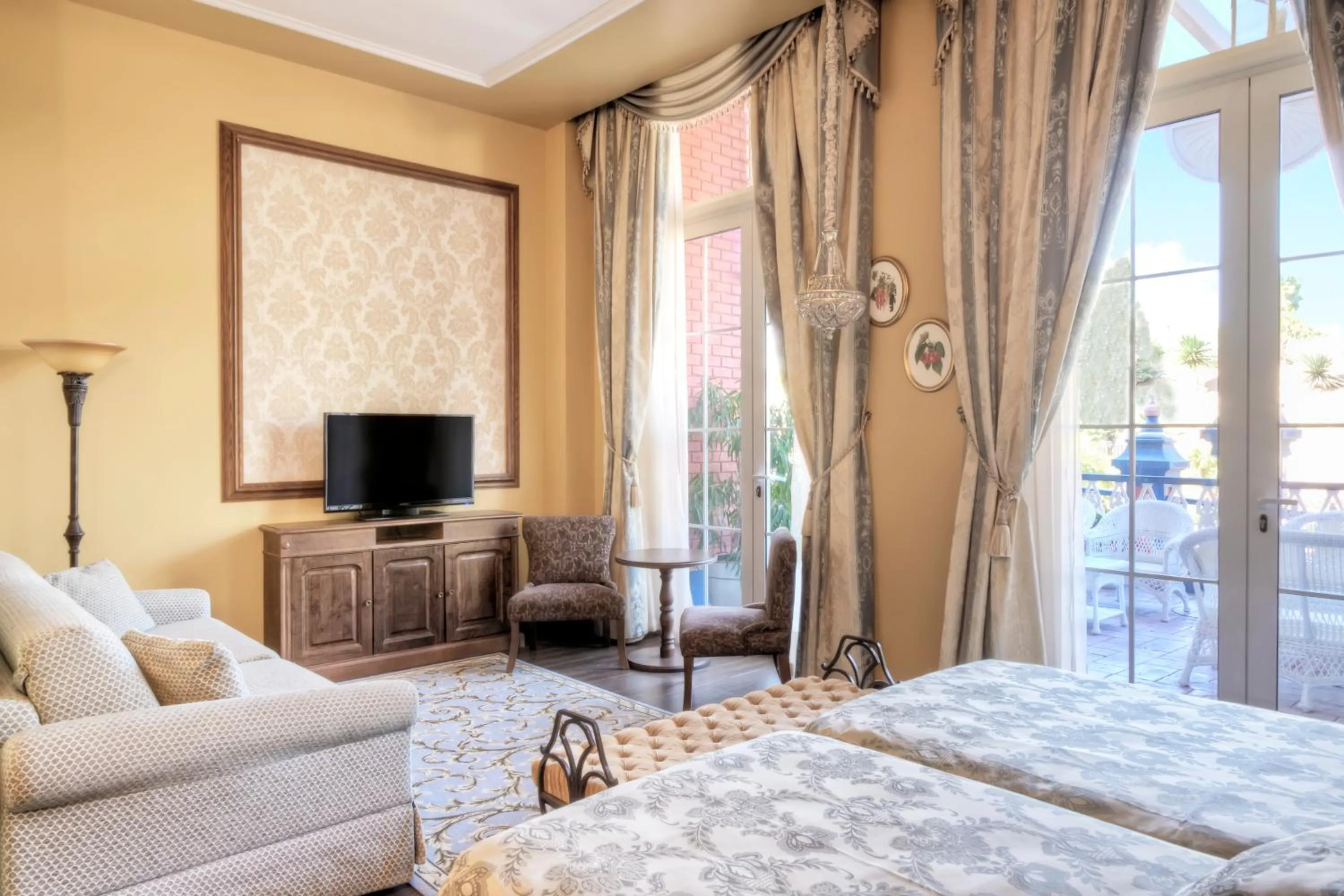 Photo of the whole room, Bed in PortAventura Hotel Lucy's Mansion - Includes unlimited access & Express wristband to PortAventura Park & Ferrari Land