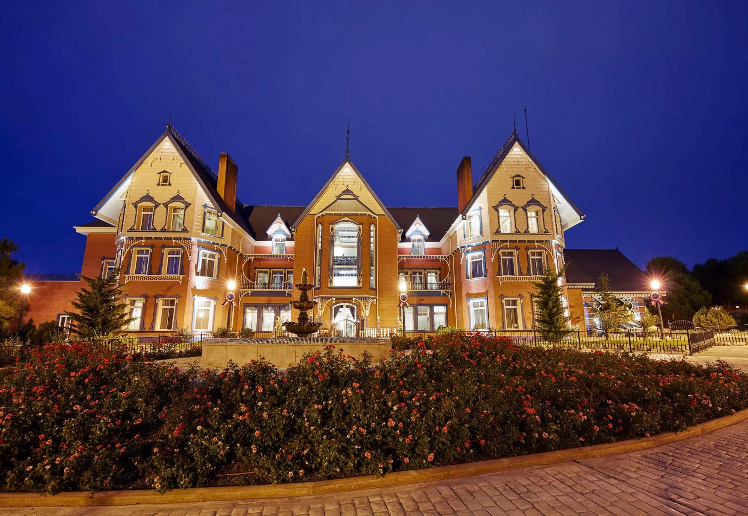 Property building in PortAventura Hotel Lucy's Mansion - Includes unlimited access & Express wristband to PortAventura Park & Ferrari Land