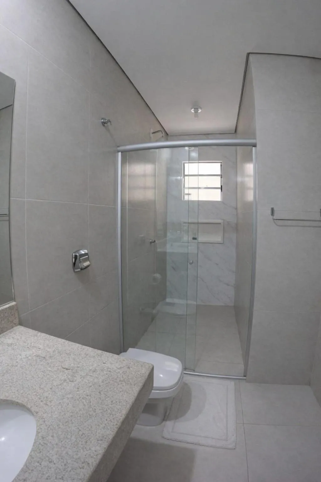 Shower in Hotel Refugio