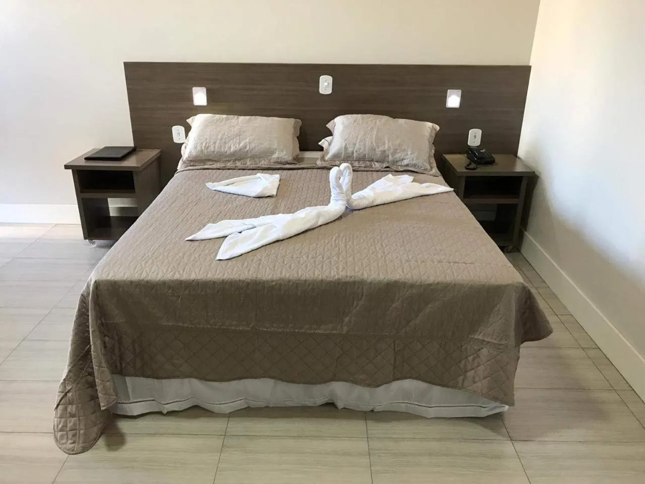 Bed in Hotel Refugio