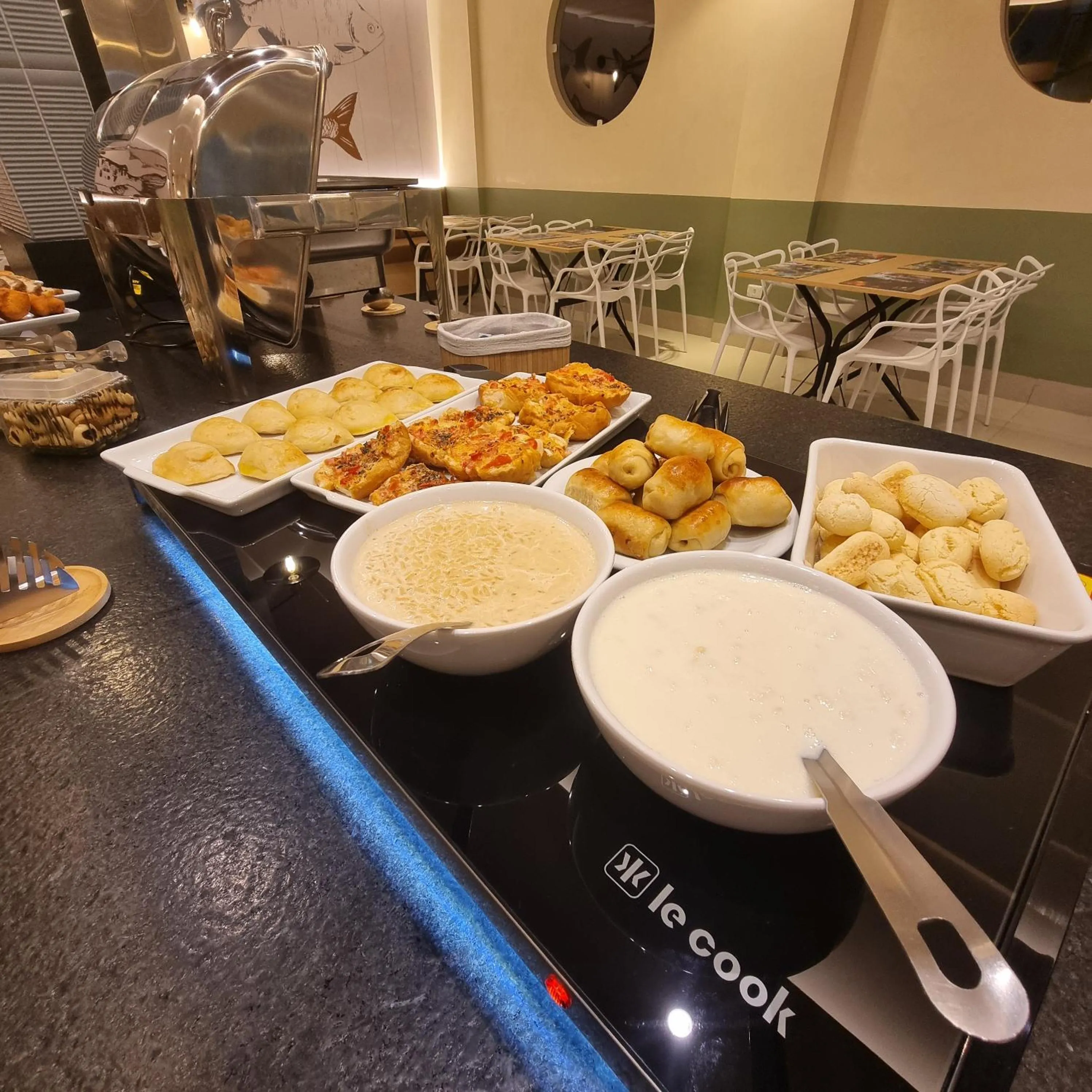 Breakfast in Hotel Refugio