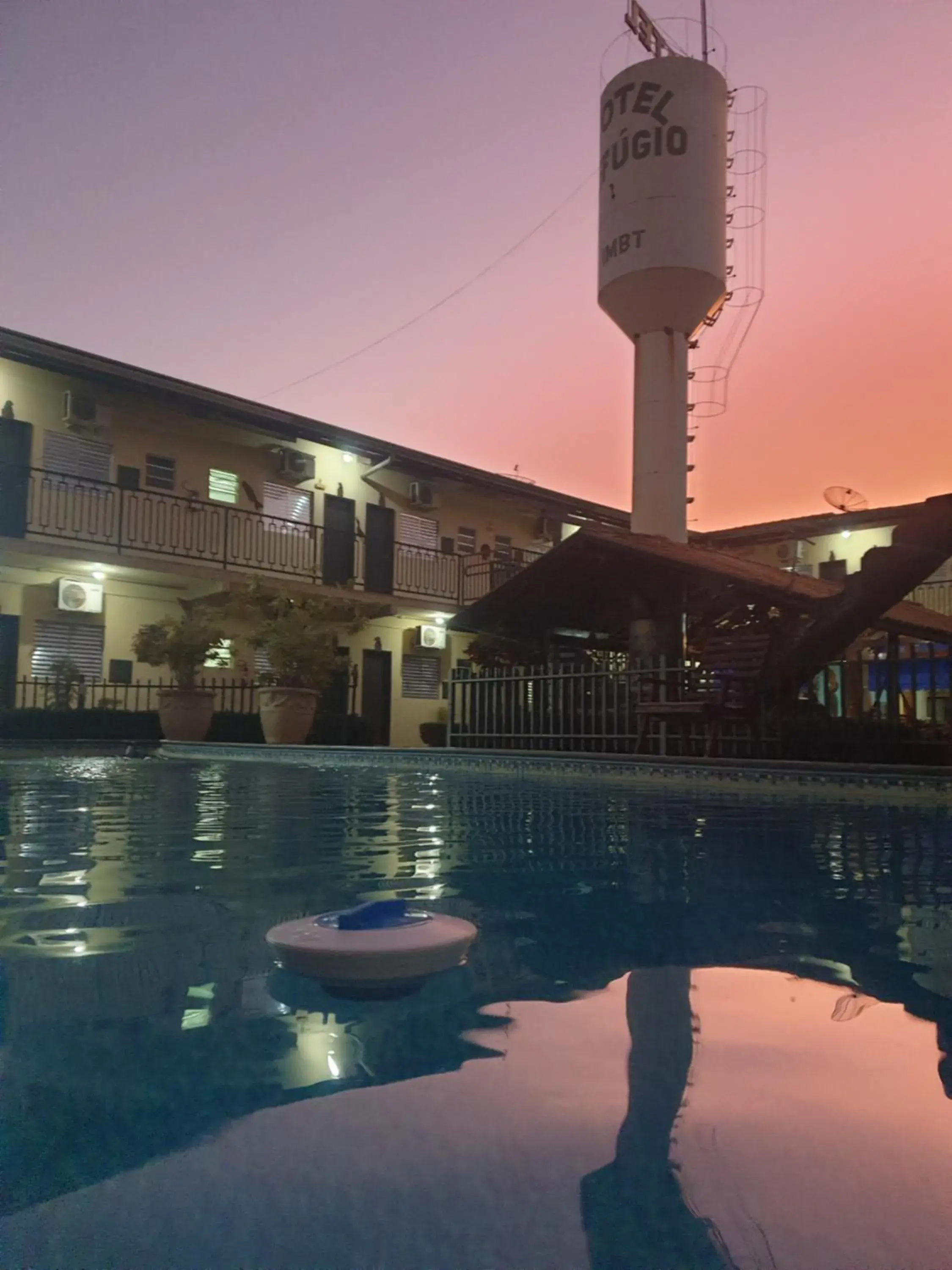Swimming pool in Hotel Refugio Swimming pool in Hotel Refugio