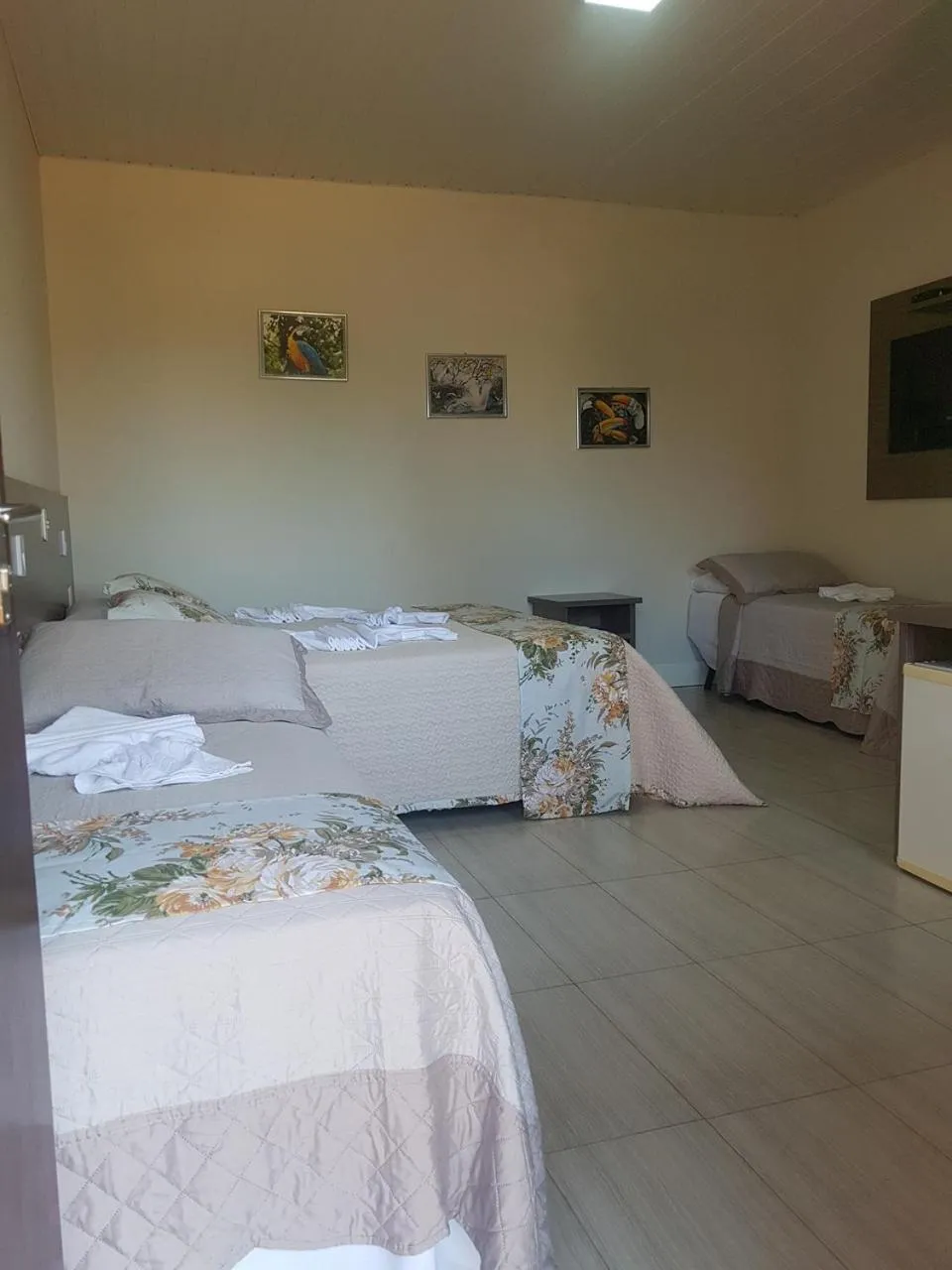 Bed in Hotel Refugio