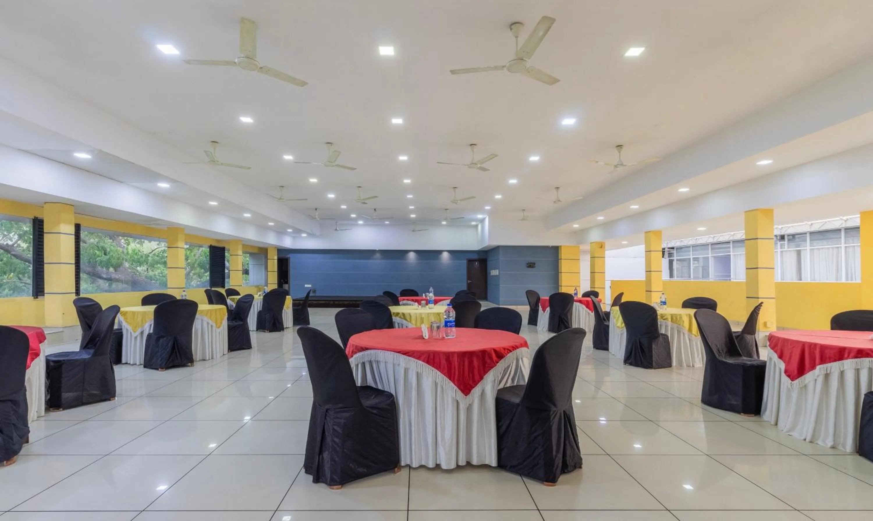 Banquet/Function facilities in Treebo Grand Canyon By D2V