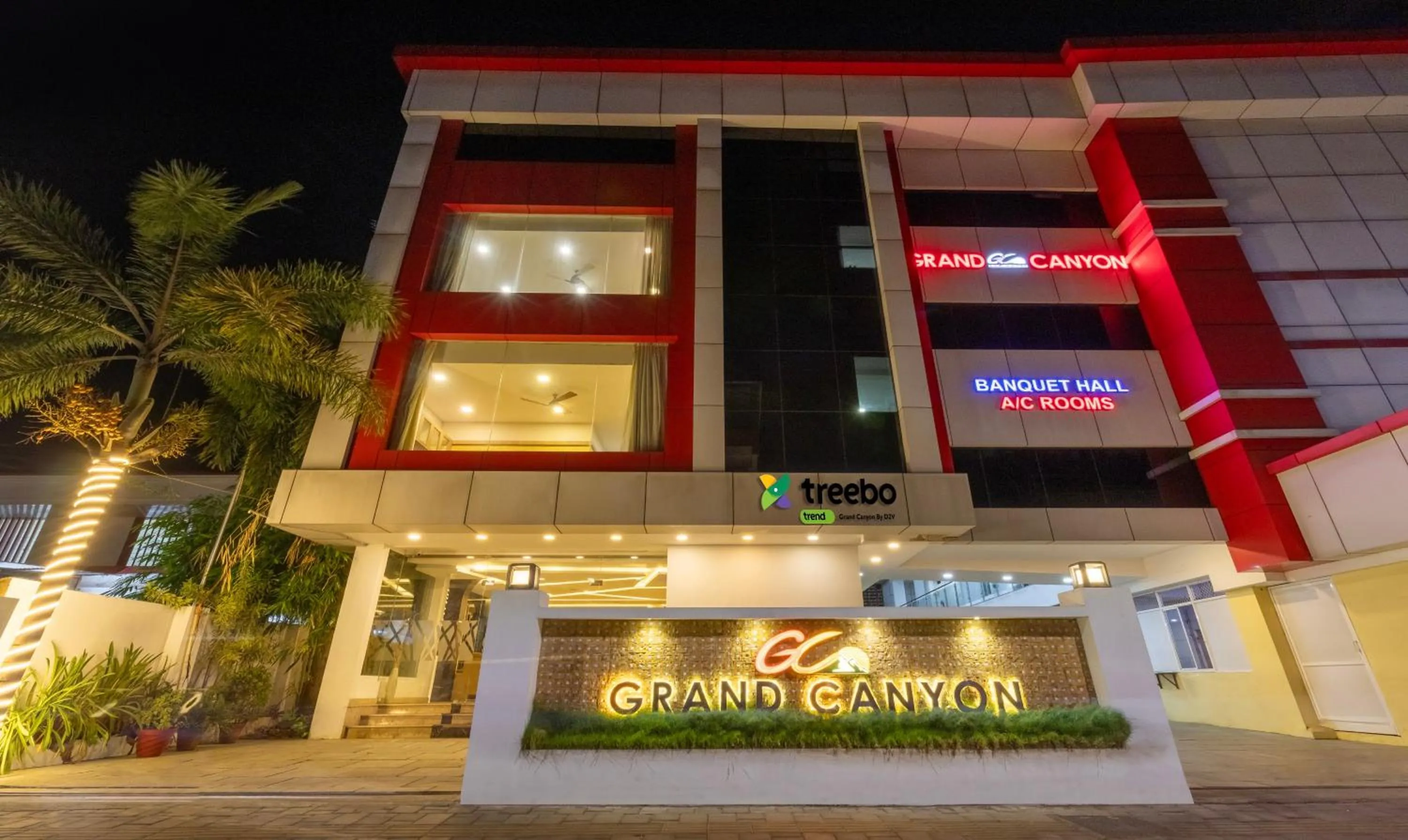 Facade/entrance in Treebo Grand Canyon By D2V