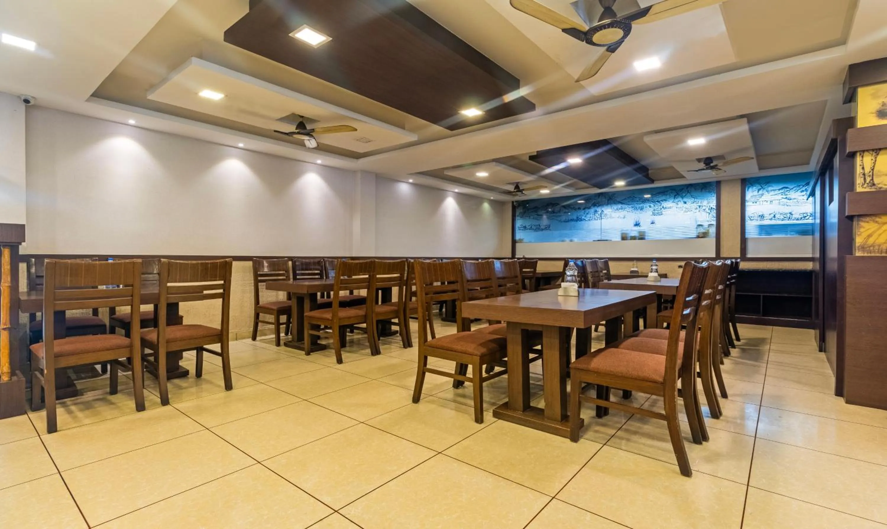 Restaurant/places to eat in Treebo Grand Canyon By D2V