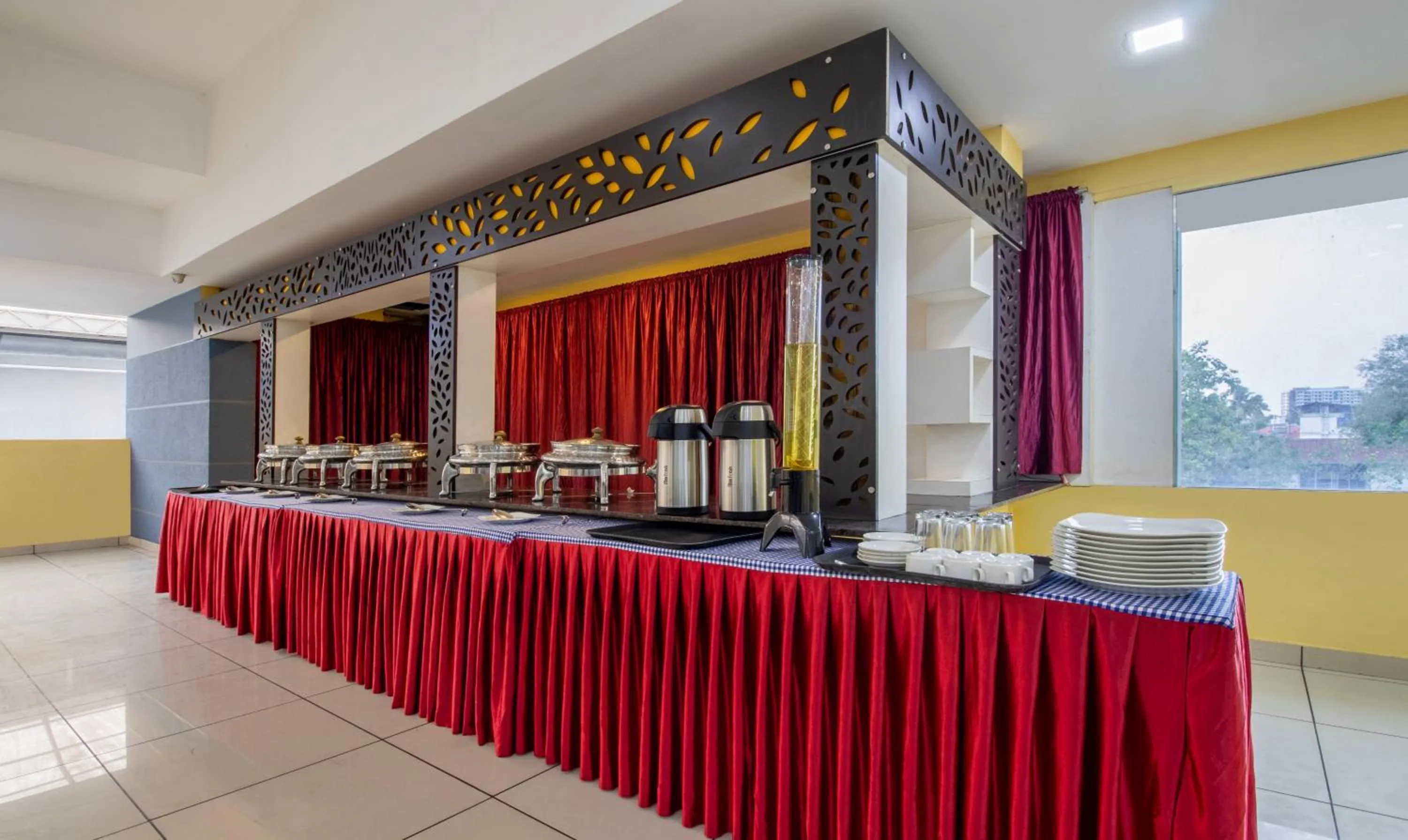 Dining area in Treebo Grand Canyon By D2V