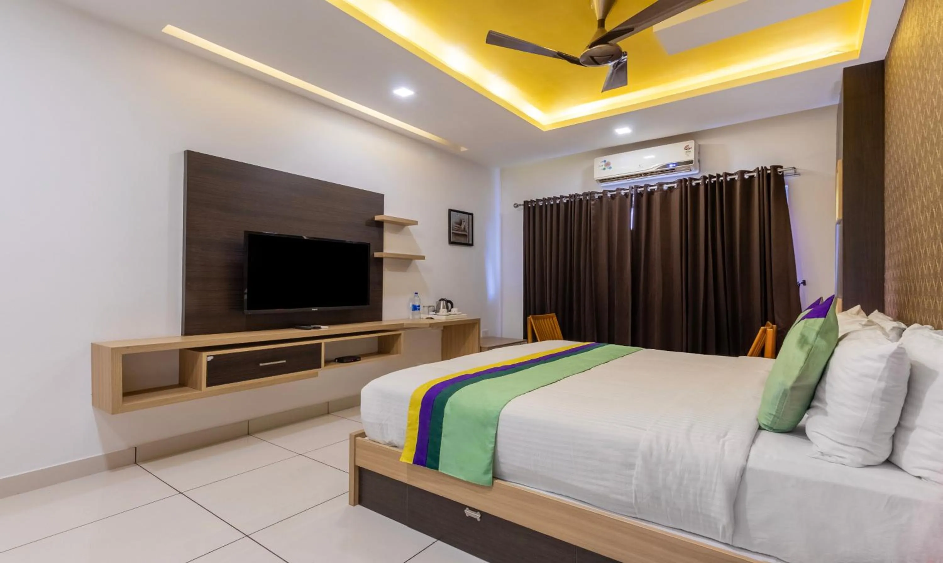 Bedroom, Bed in Treebo Grand Canyon By D2V