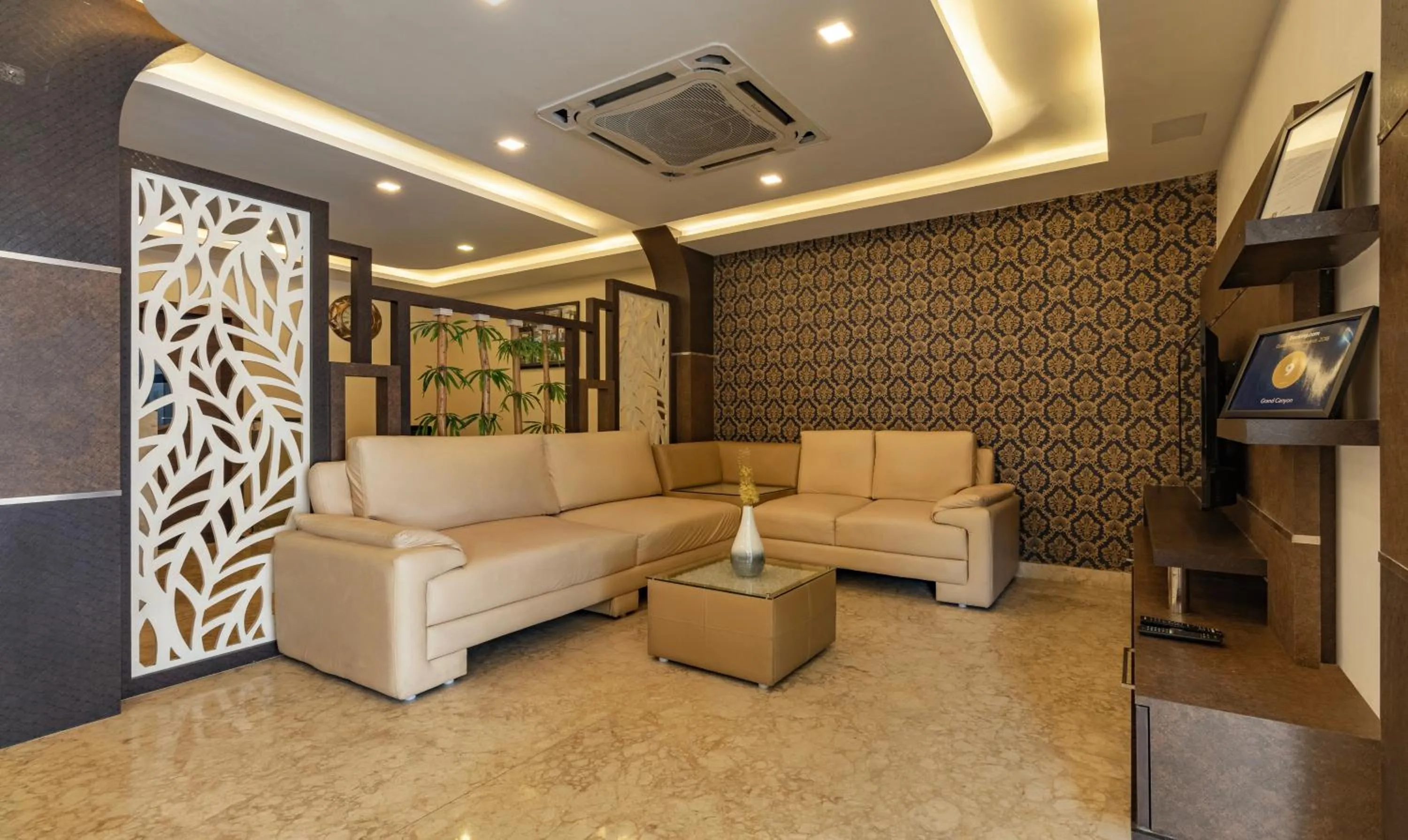 Lobby or reception in Treebo Grand Canyon By D2V