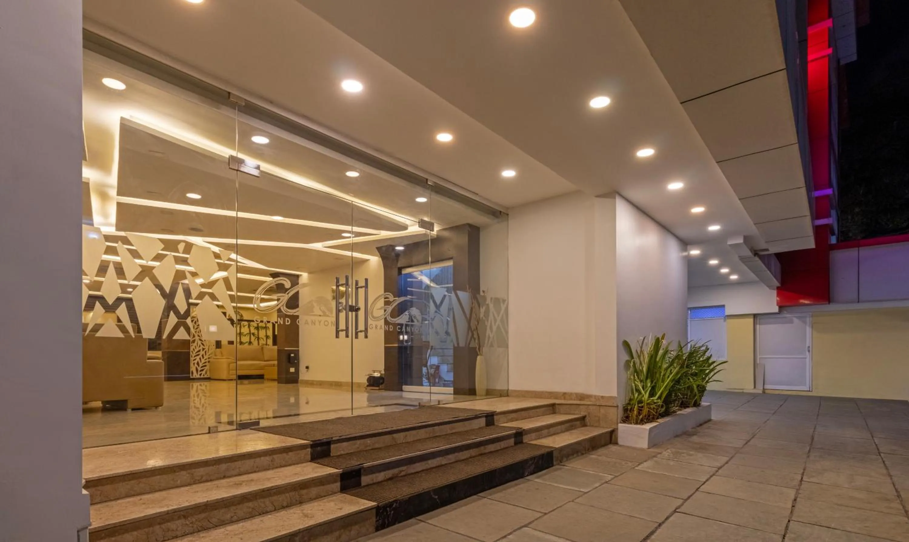 Facade/entrance in Treebo Grand Canyon By D2V