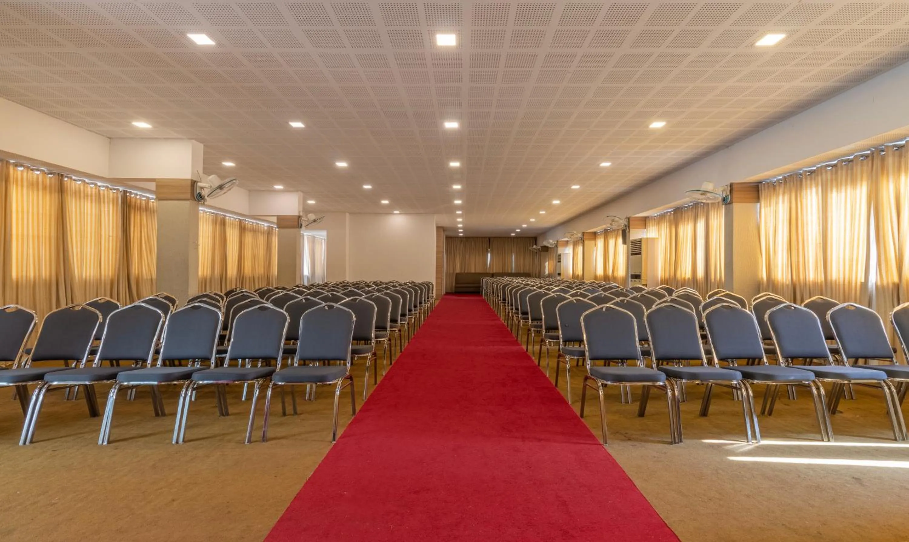 Banquet/Function facilities in Treebo Grand Canyon By D2V