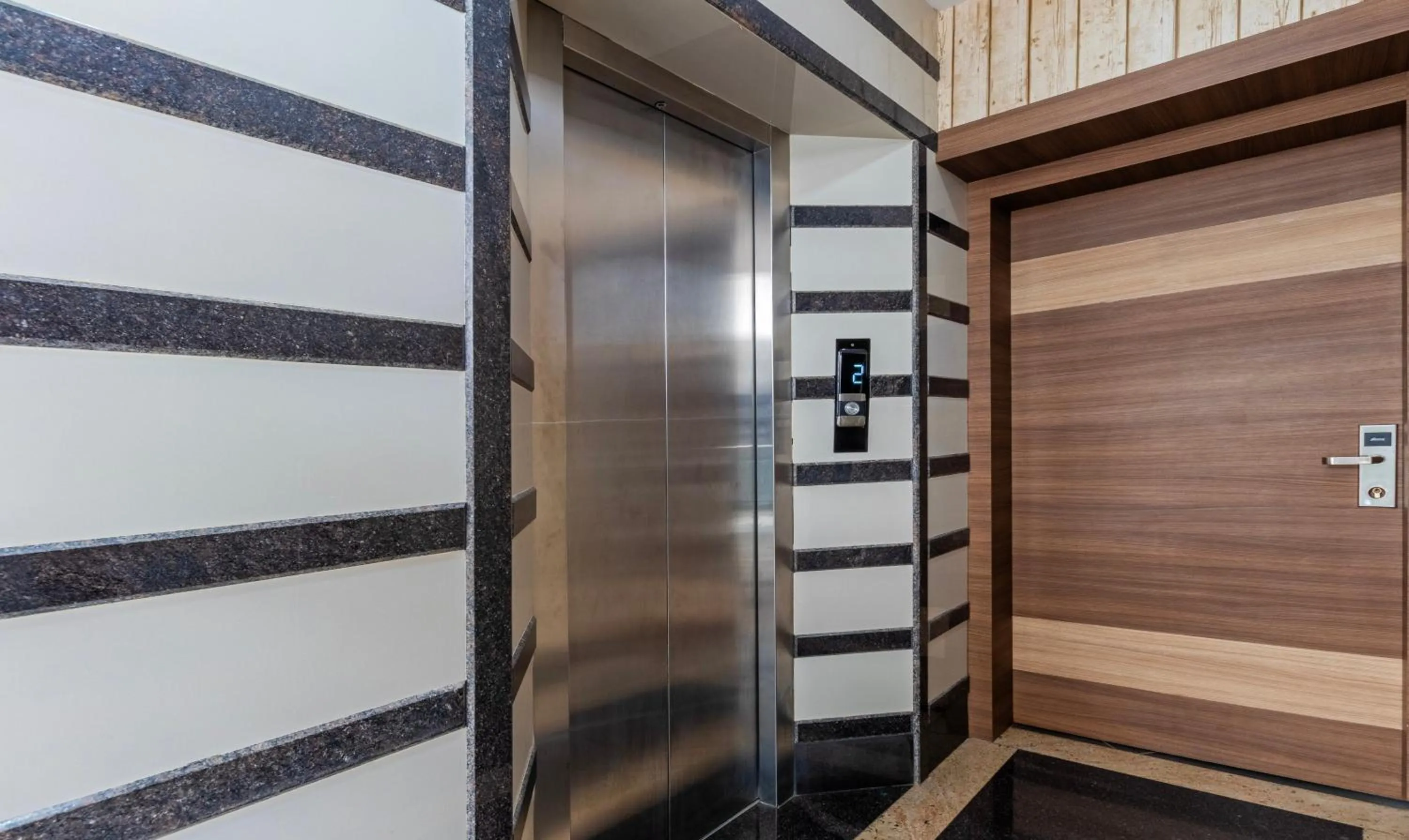 elevator in Treebo Grand Canyon By D2V