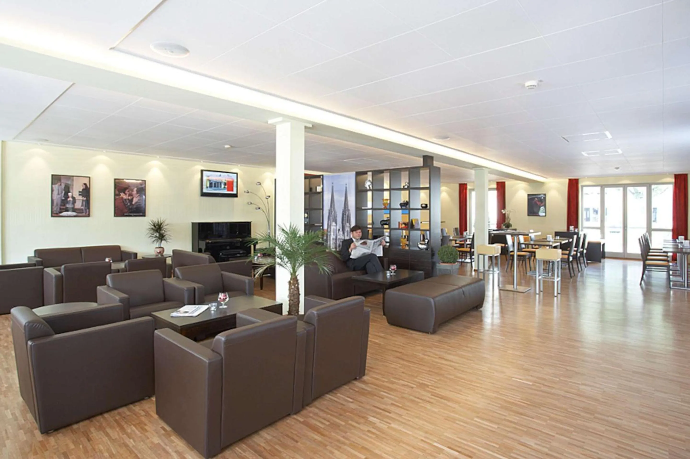 Lobby or reception in Hotel Central Regensburg CityCentre, Sure Hotel Collection by Best Western