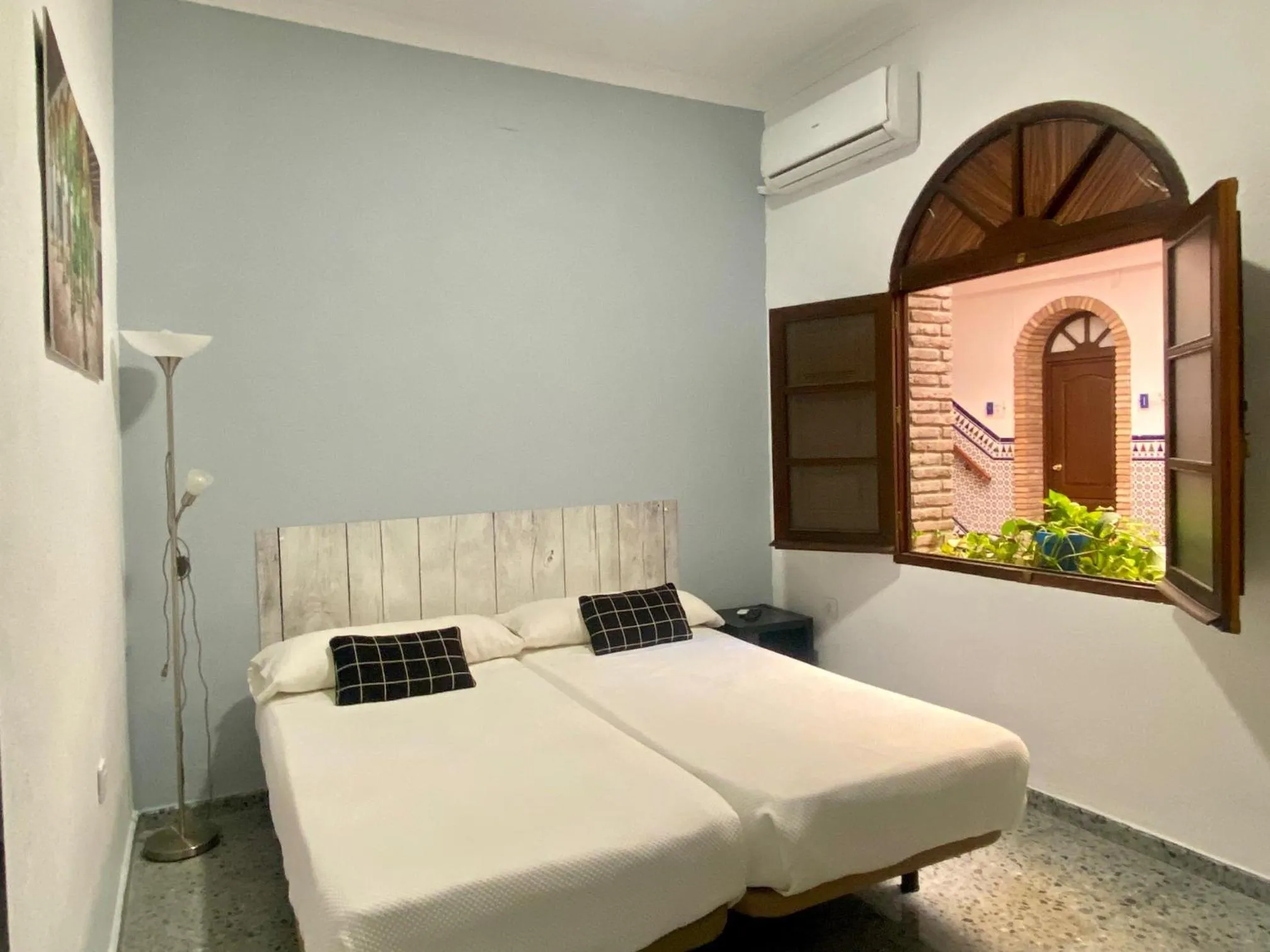 Decorative detail, Bed in Patio de la Plateria