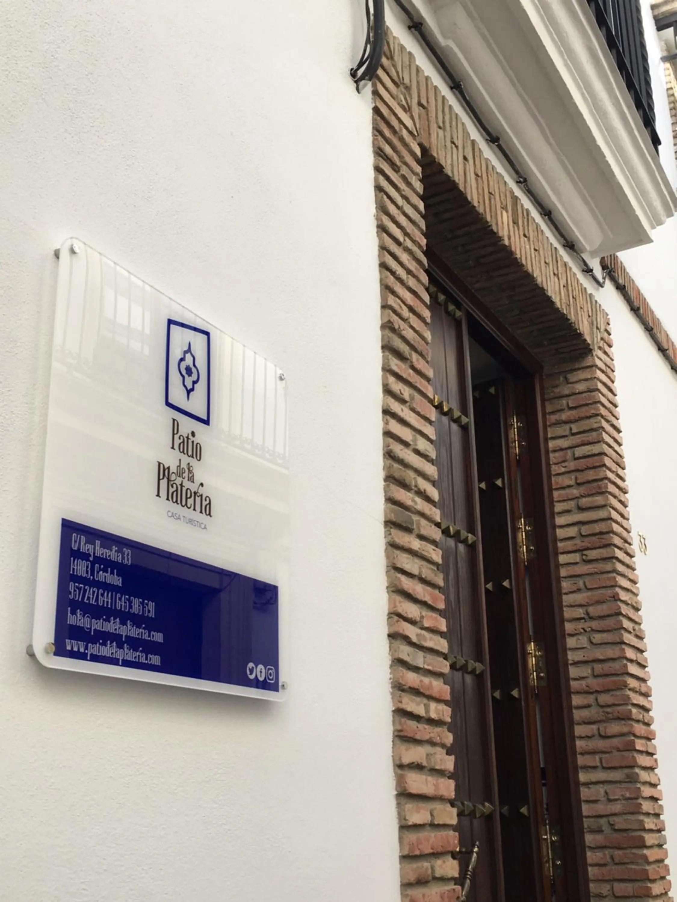 Facade/entrance in Patio de la Plateria