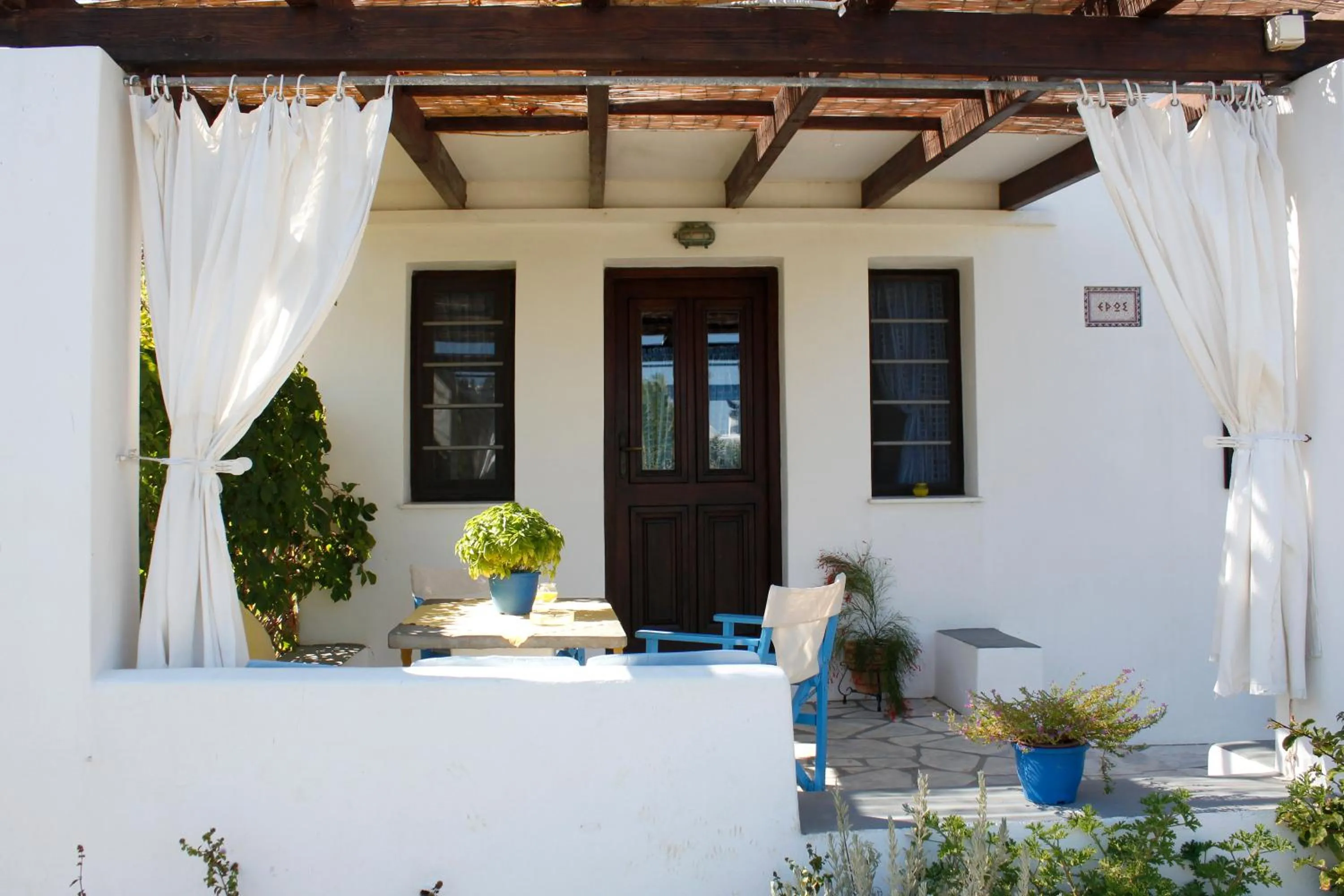 Facade/entrance in Villa Mantalena