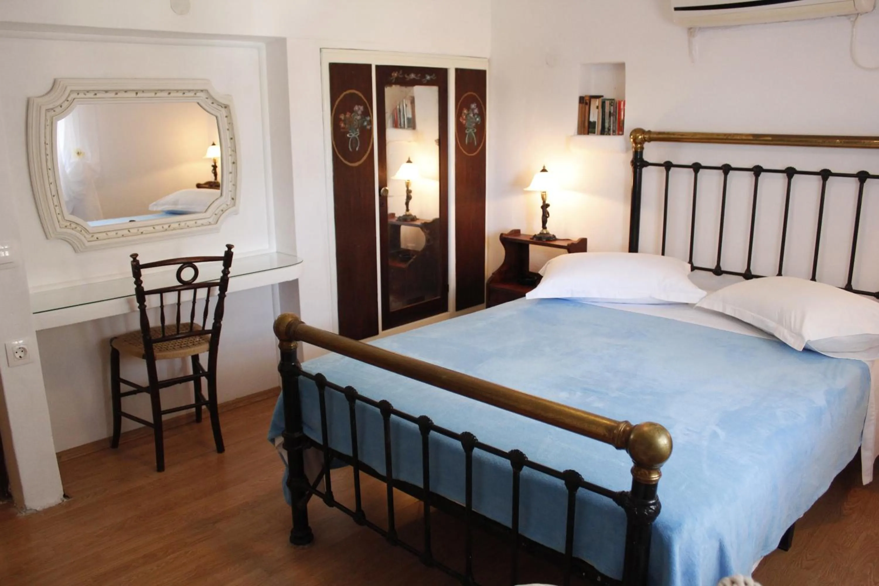 Bed in Villa Mantalena