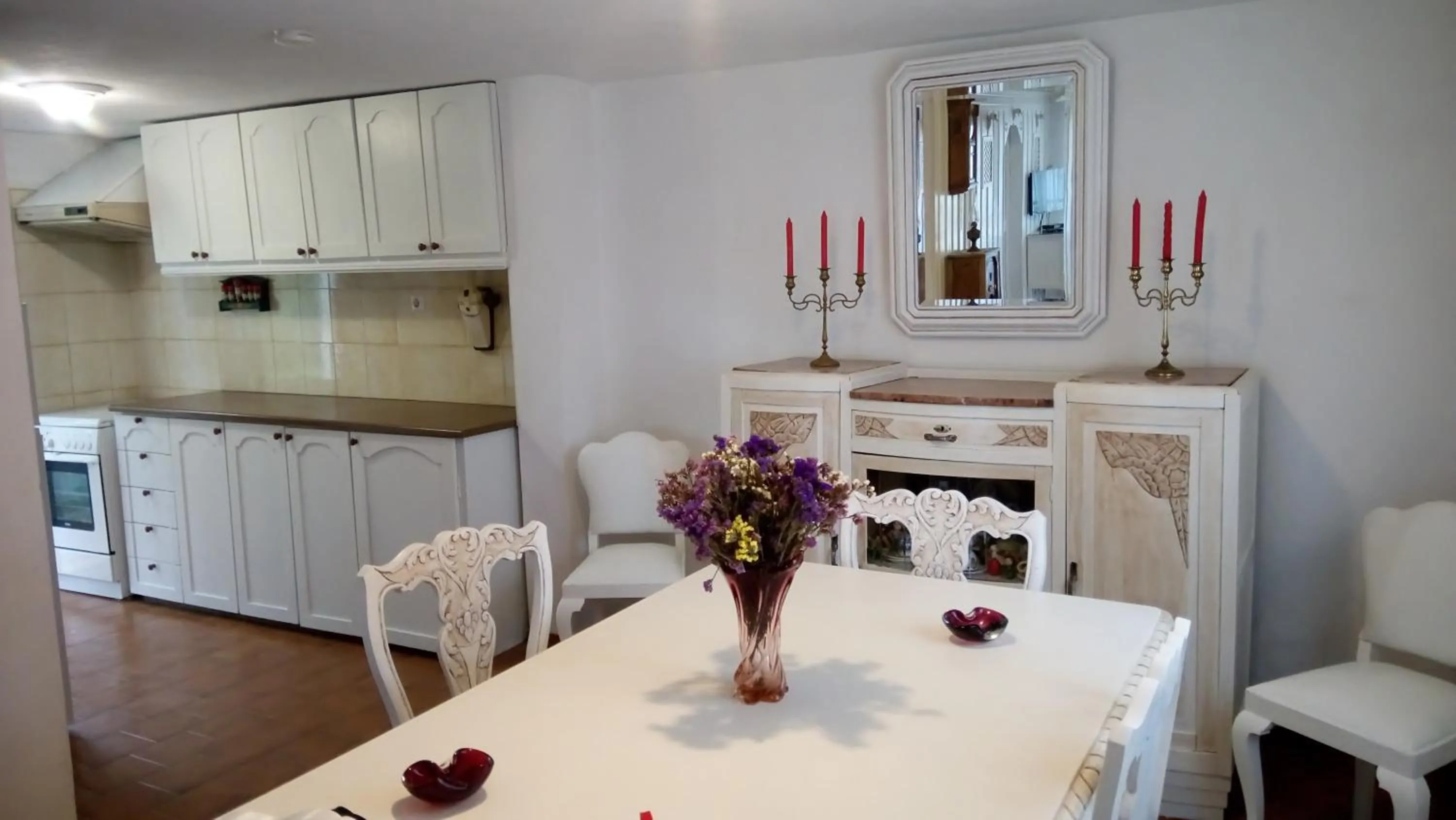 Kitchen or kitchenette in Villa Mantalena