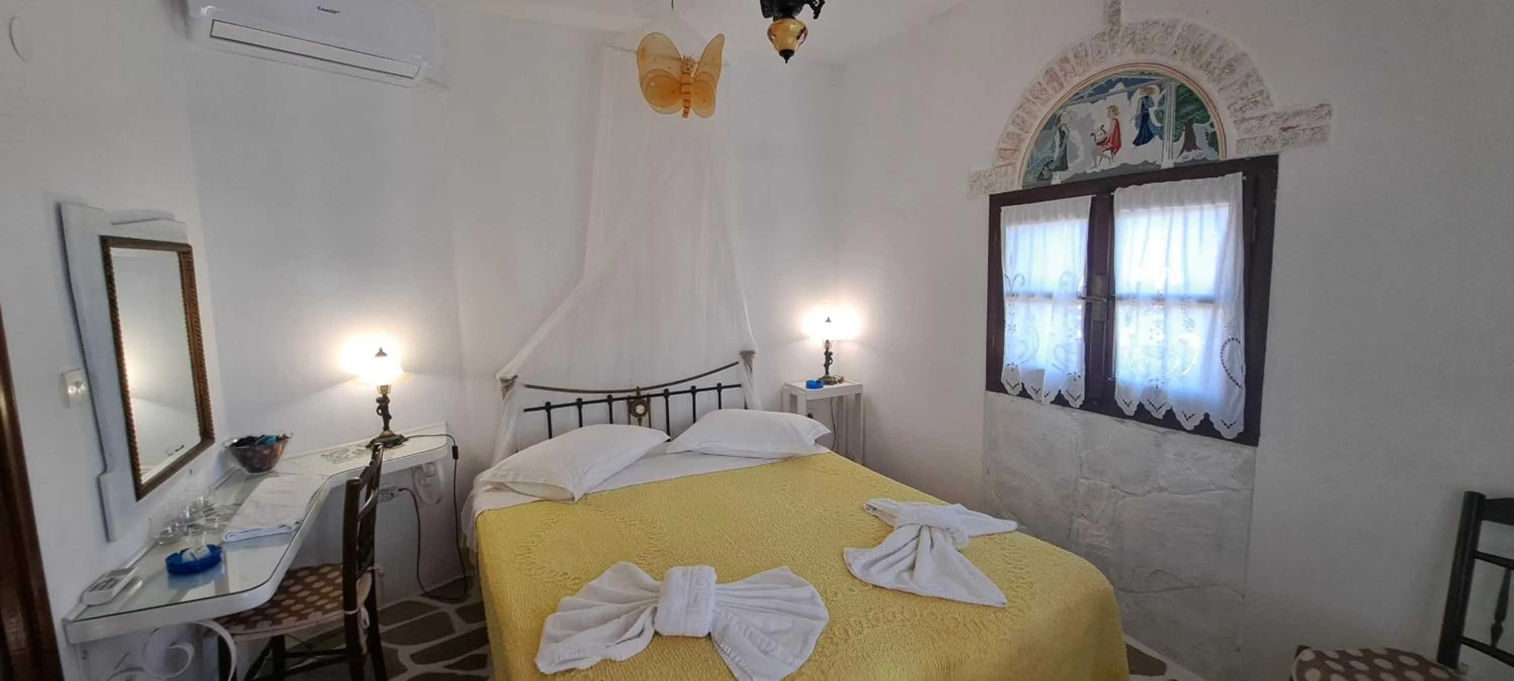 Bed in Villa Mantalena