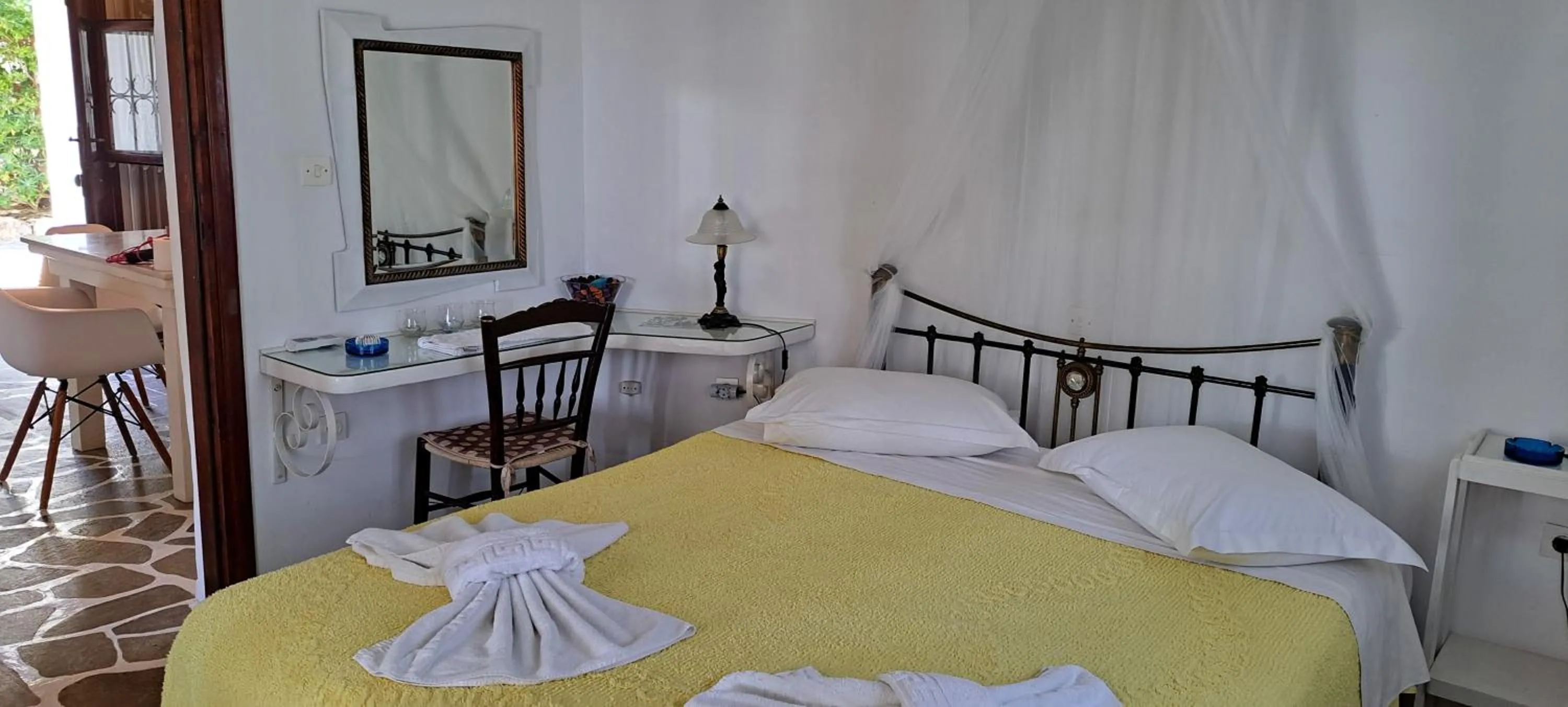Bedroom, Bed in Villa Mantalena