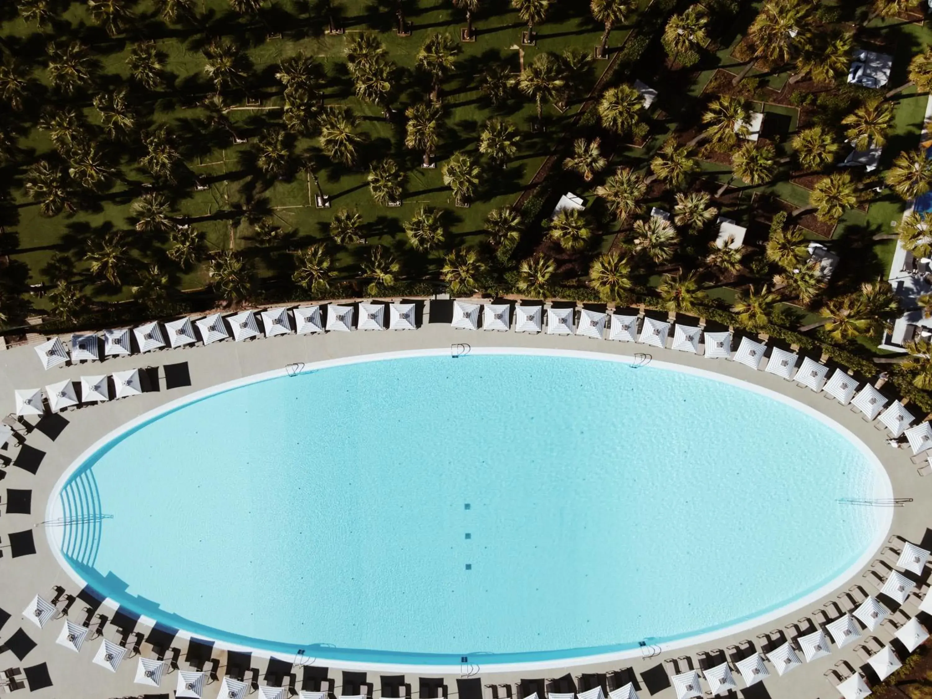 Swimming pool in VidaMar Resort Hotel Algarve Swimming pool in VidaMar Resort Hotel Algarve