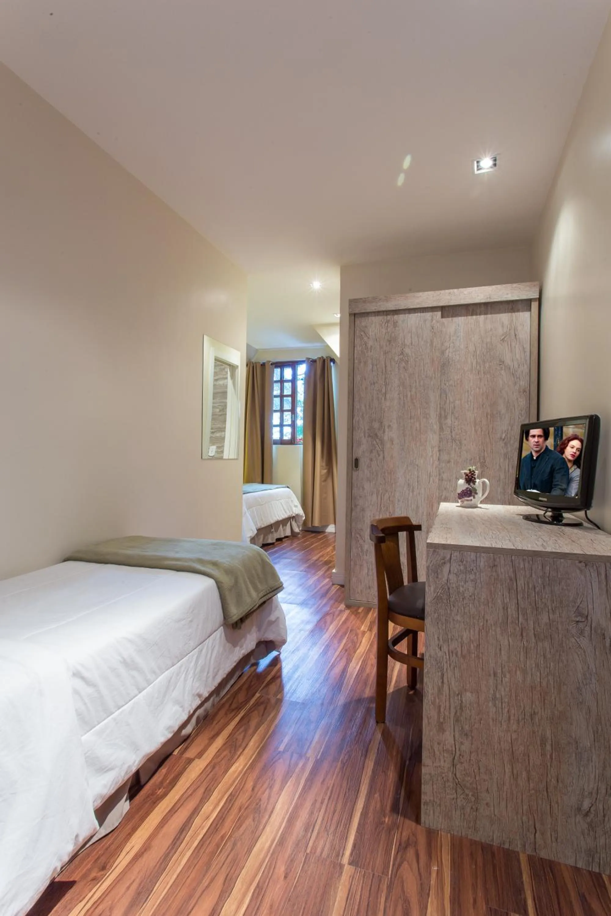 Photo of the whole room, Bed in Pousada La Toscana Campos do Jordão