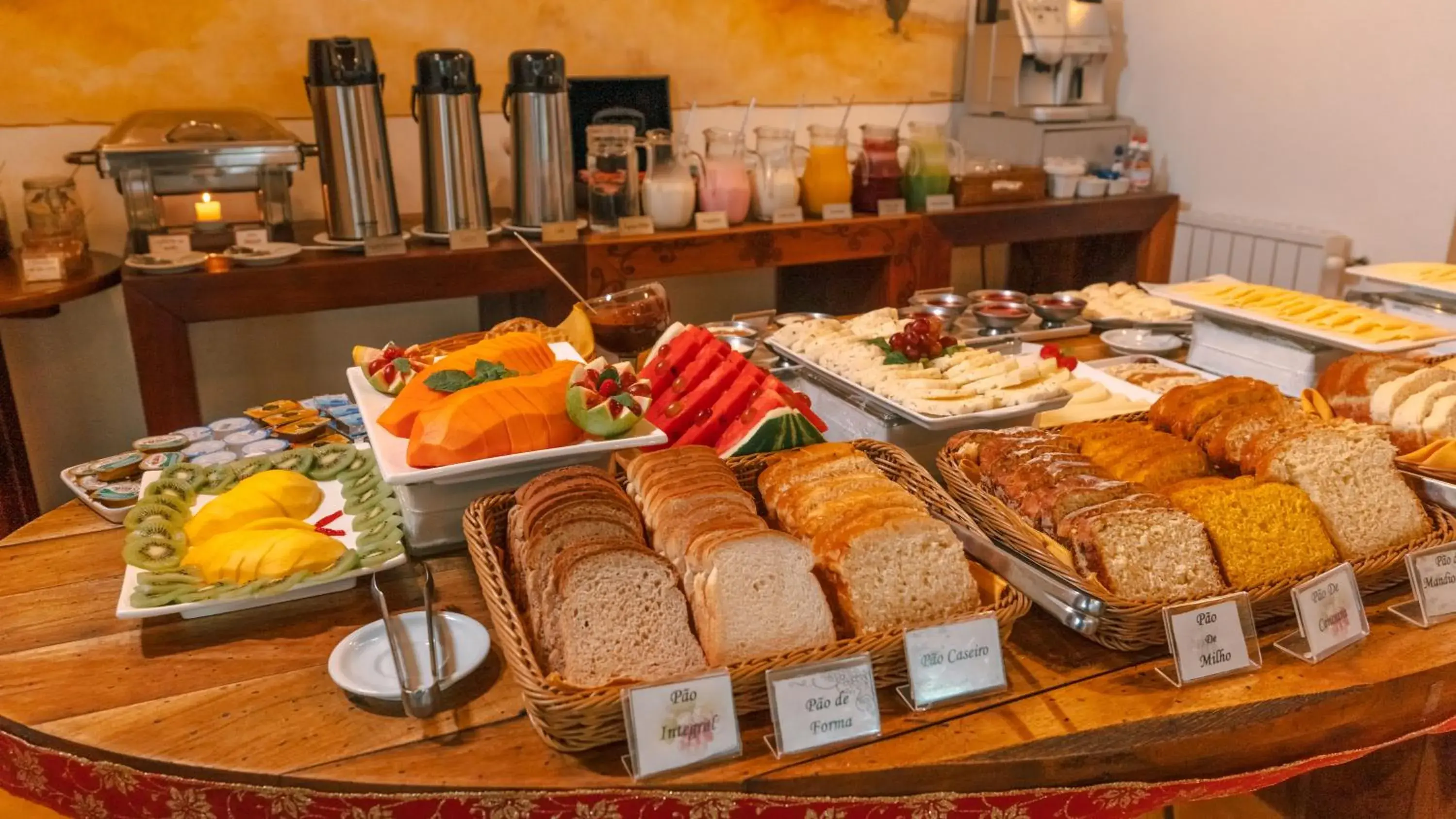 Buffet breakfast in Pousada La Toscana Campos do Jordão Buffet breakfast in Pousada La Toscana Campos do Jordão