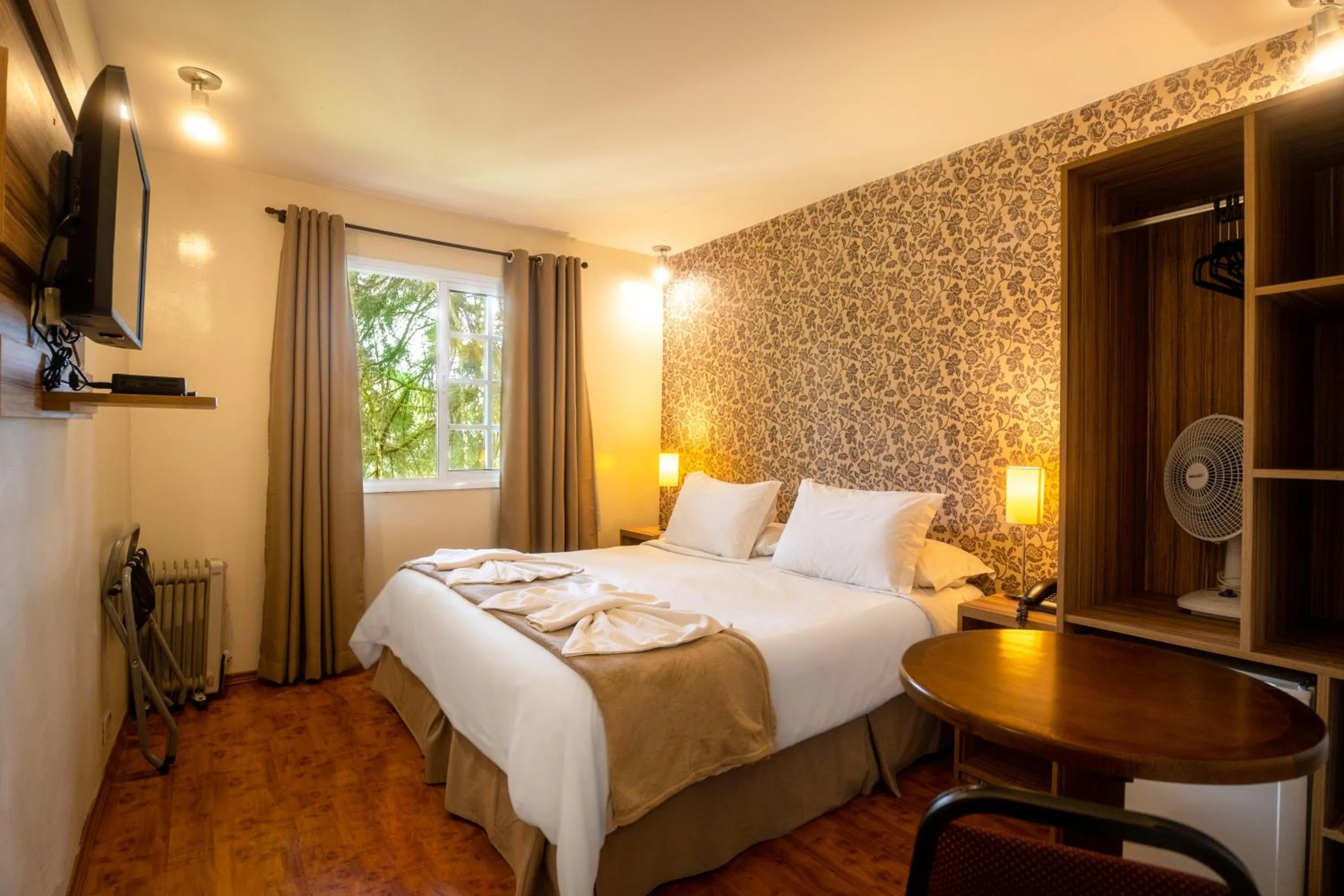 Bedroom, Bed in Pousada La Toscana Campos do Jordão