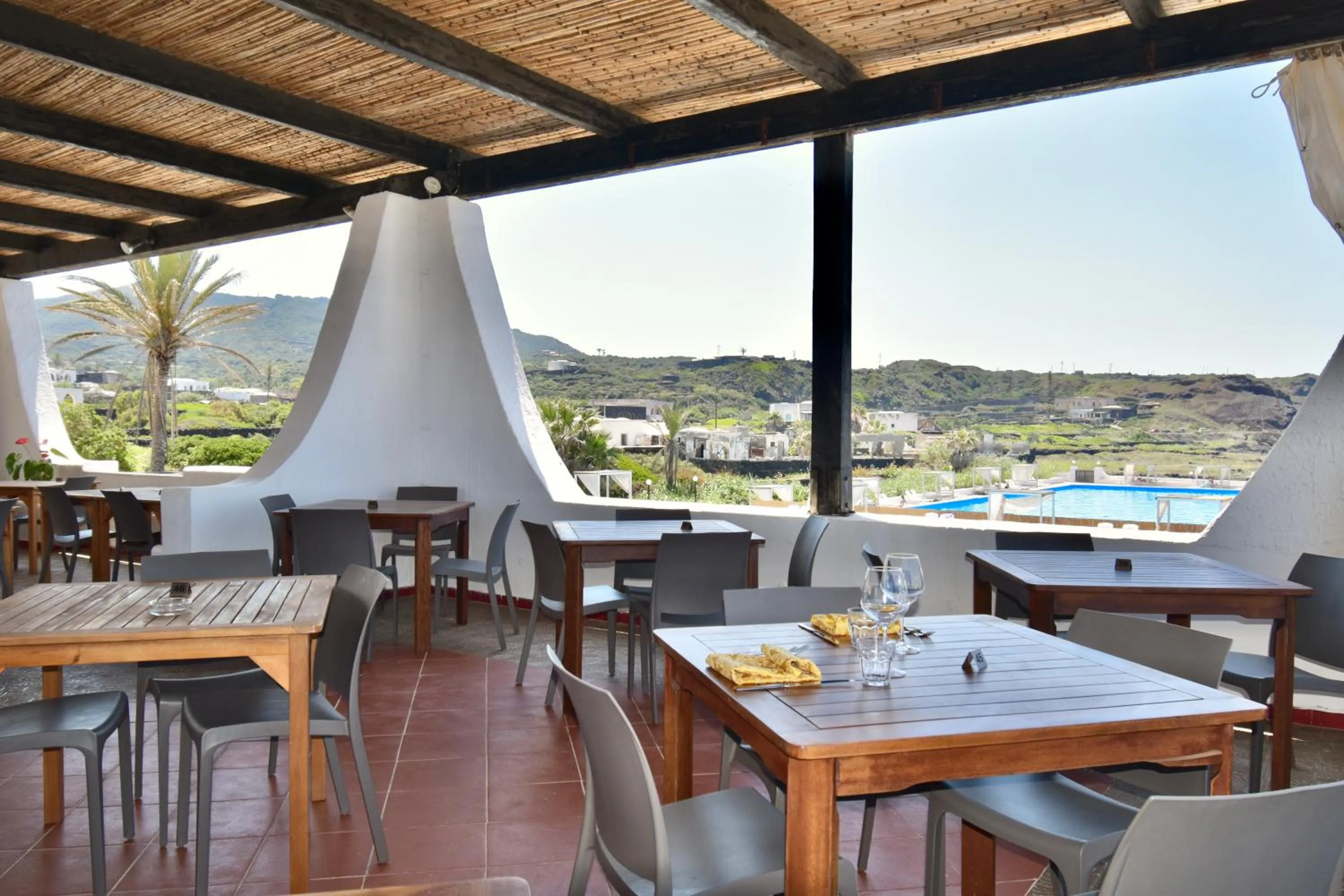 Restaurant/places to eat in Cossyra Hotel