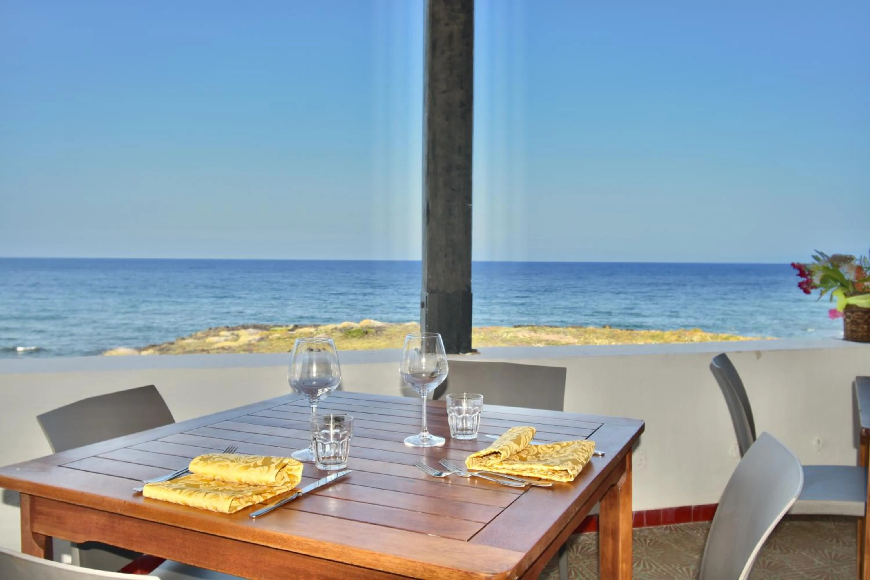 Restaurant/places to eat in Cossyra Hotel