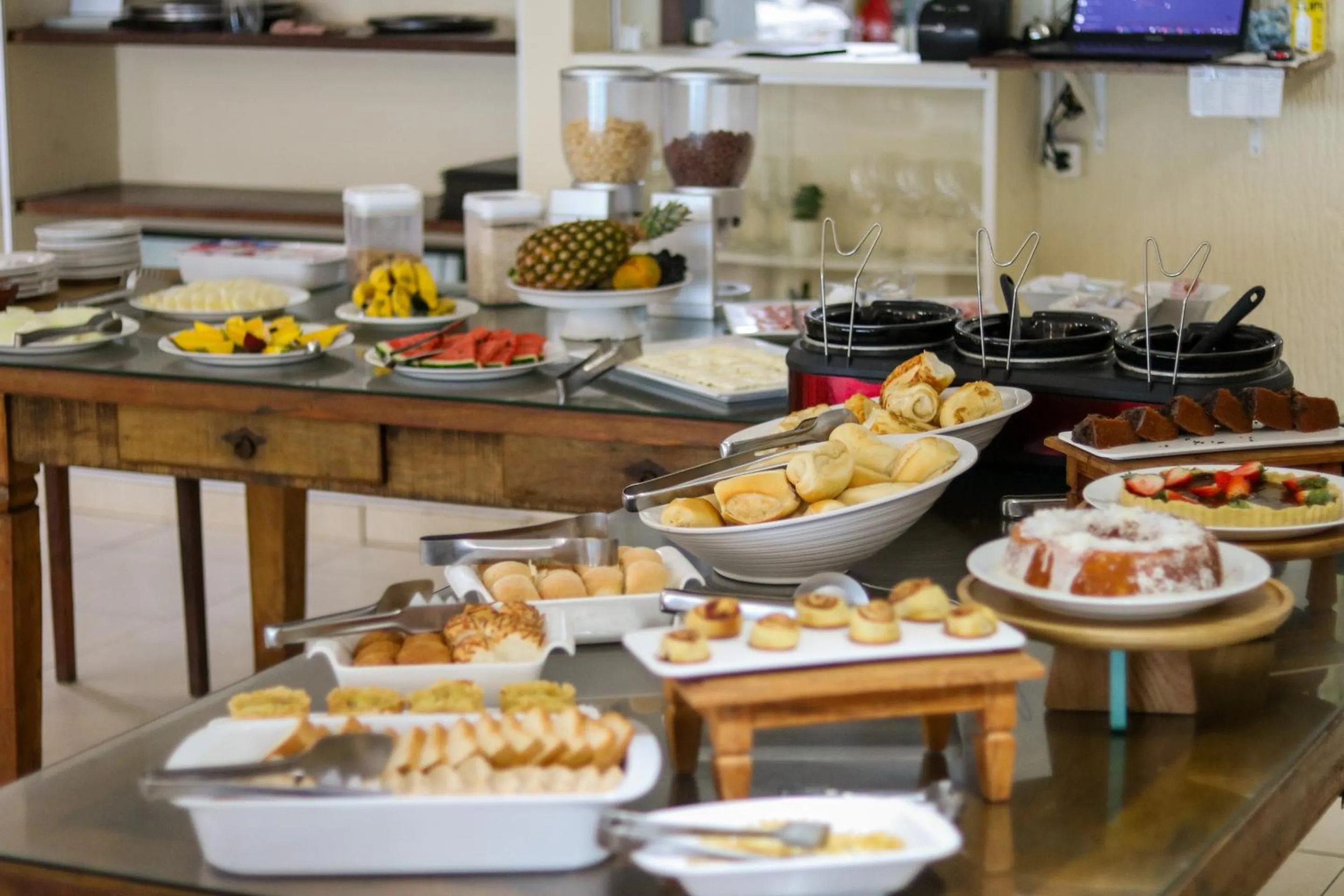 Restaurant/places to eat in Pousada do Albatroz