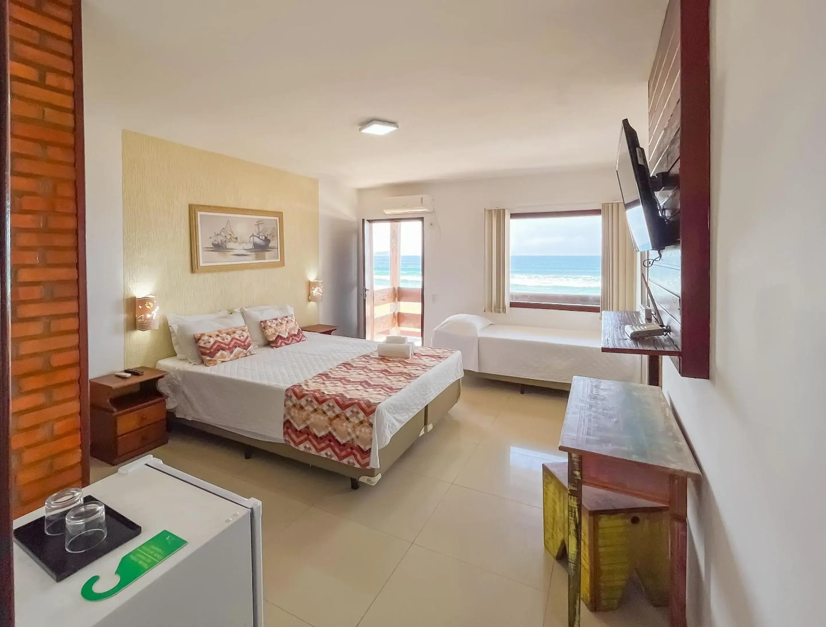 Family Room with Sea View in Pousada do Albatroz Family Room with Sea View in Pousada do Albatroz