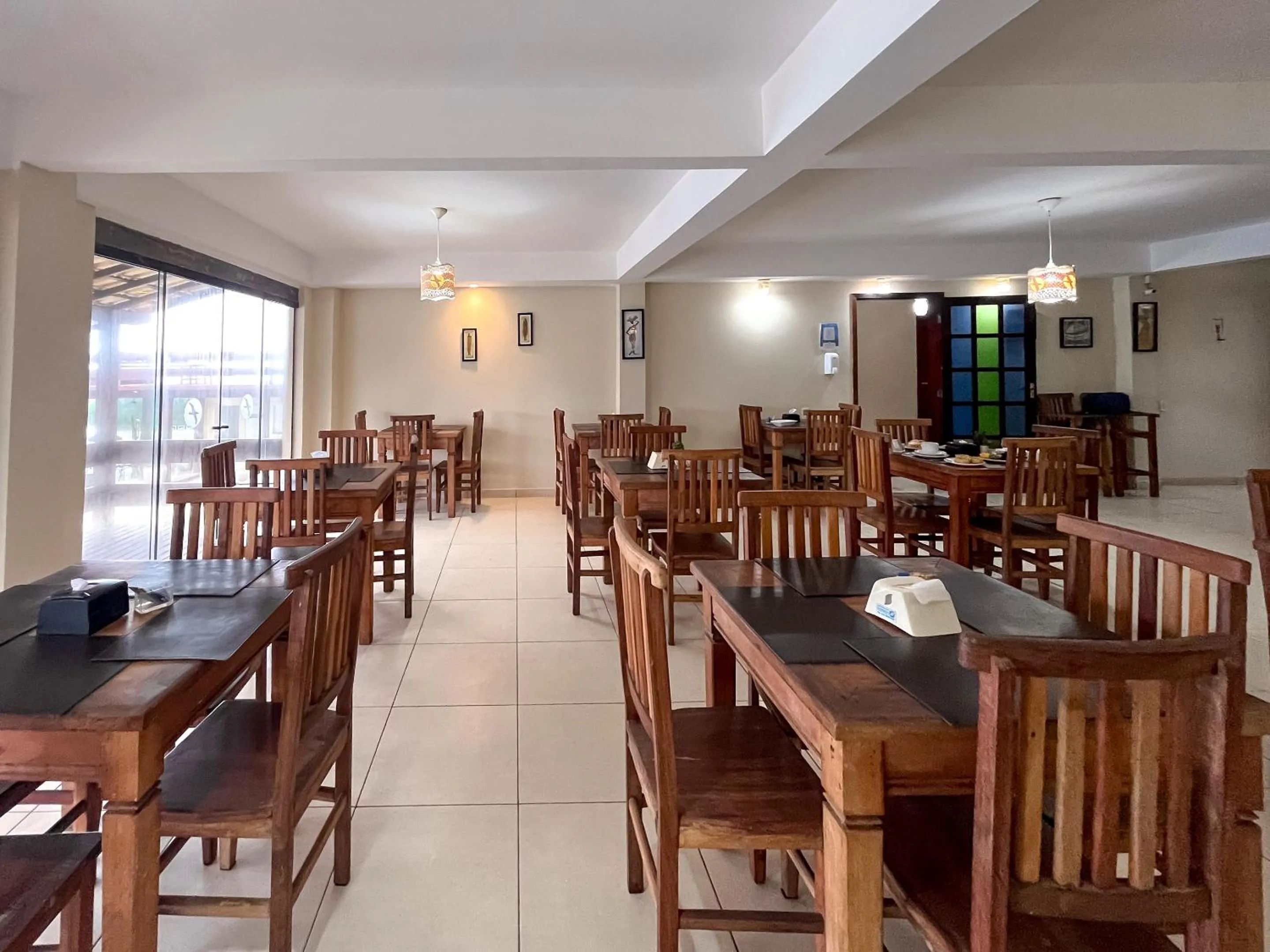 Restaurant/places to eat in Pousada do Albatroz