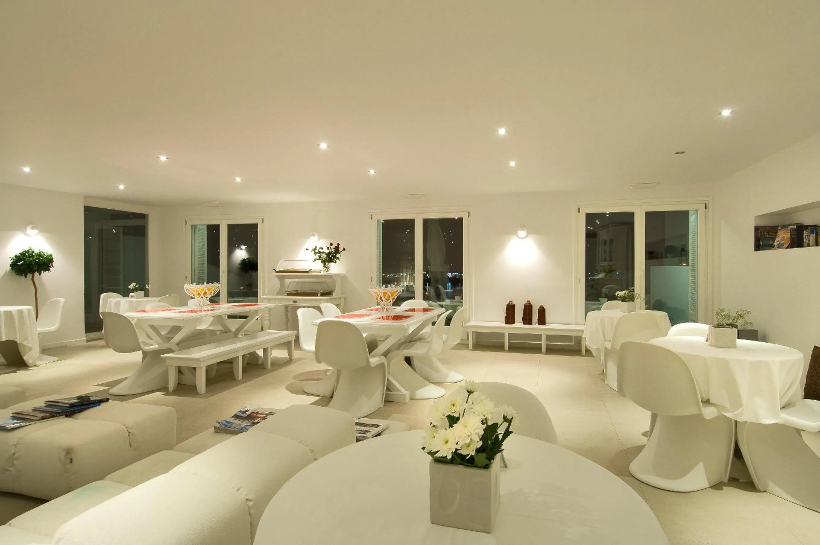 Restaurant/places to eat in Perantzada Hotel 1811