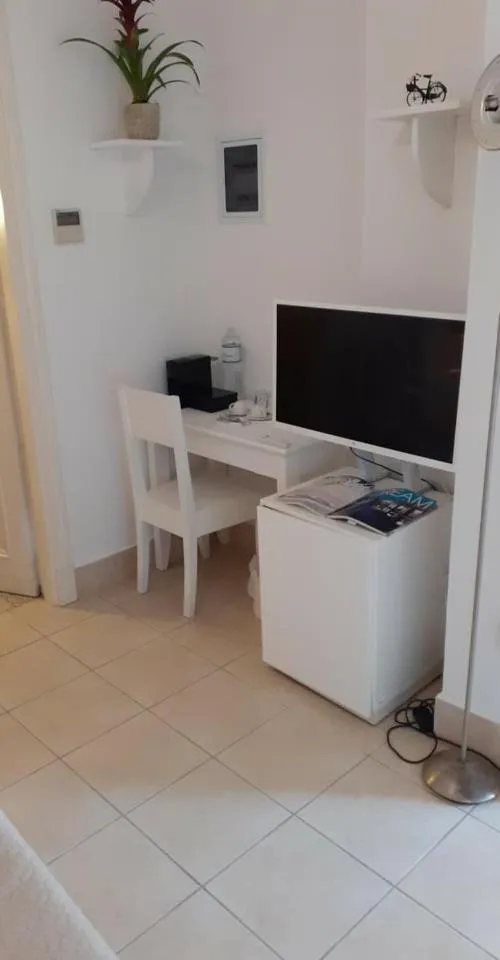 TV and multimedia in Perantzada Hotel 1811