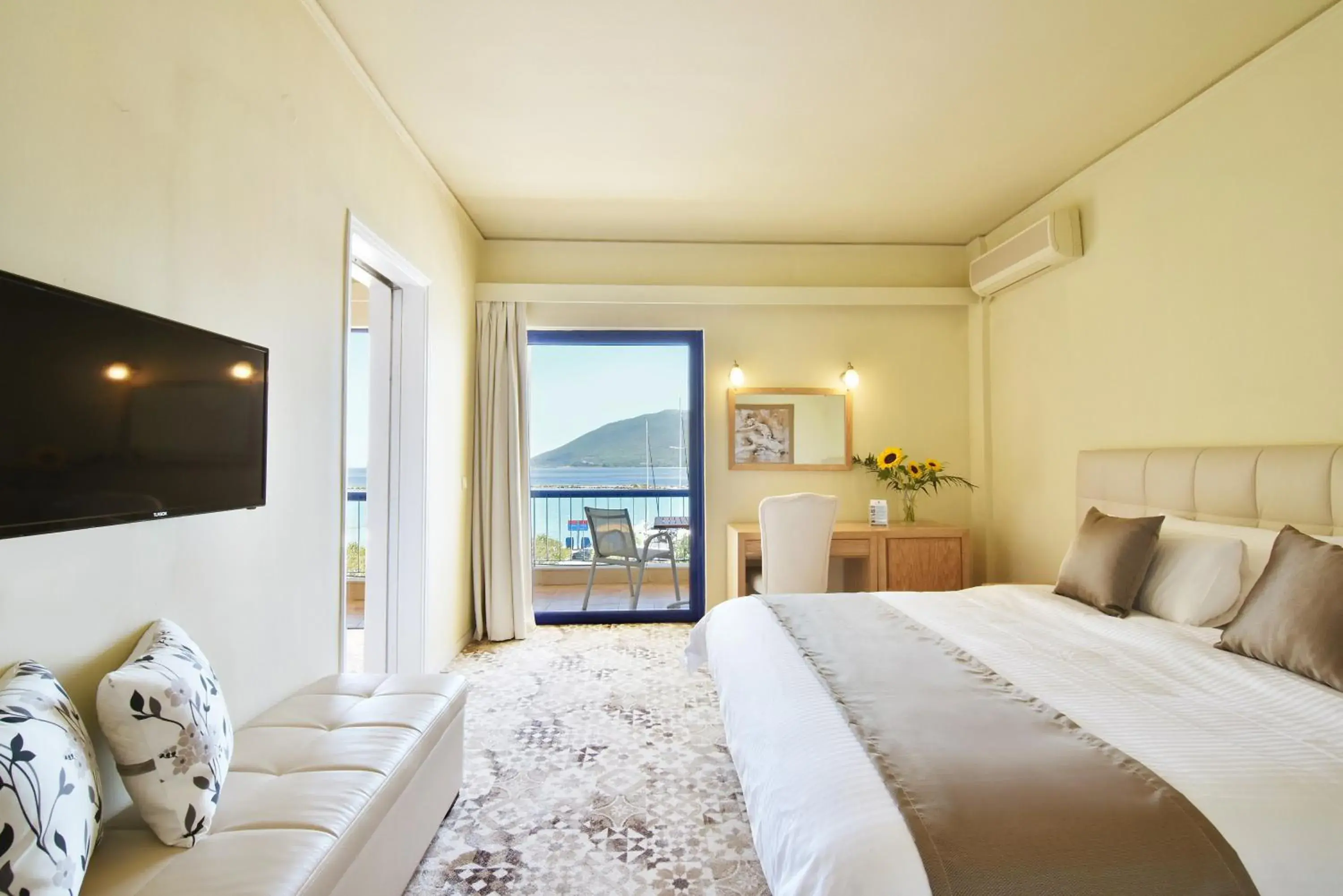 Balcony/Terrace, Bed in Ionion Star Hotel Balcony/Terrace, Bed in Ionion Star Hotel