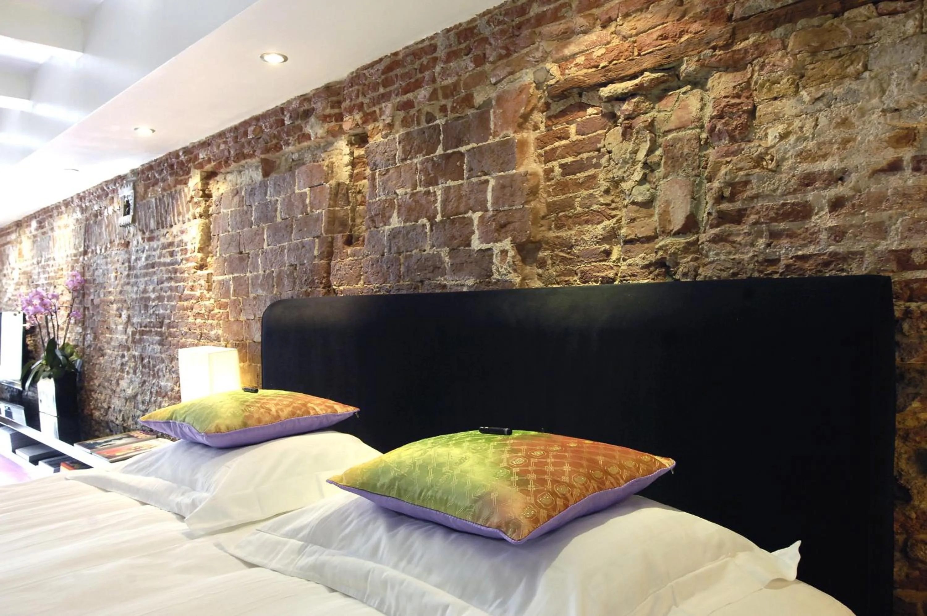 Bed in Amsterdam Boutique Apartments