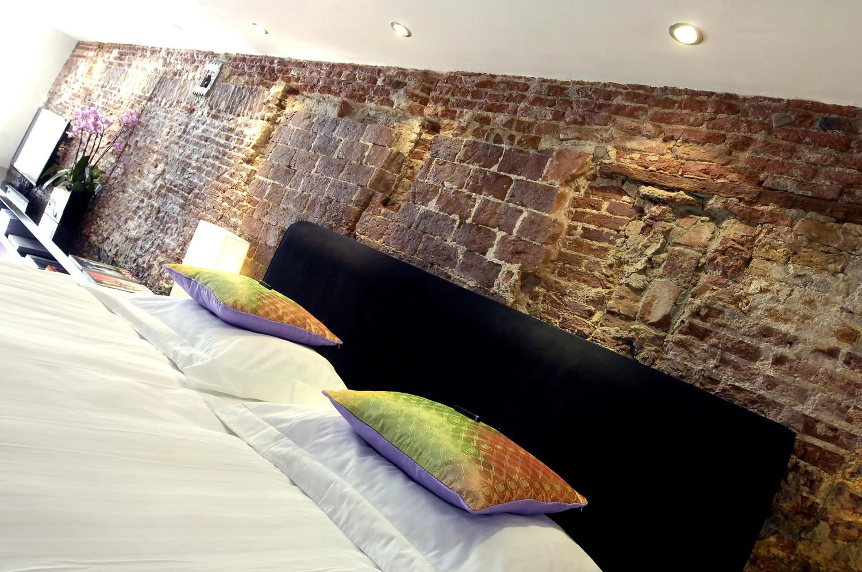 Bed in Amsterdam Boutique Apartments