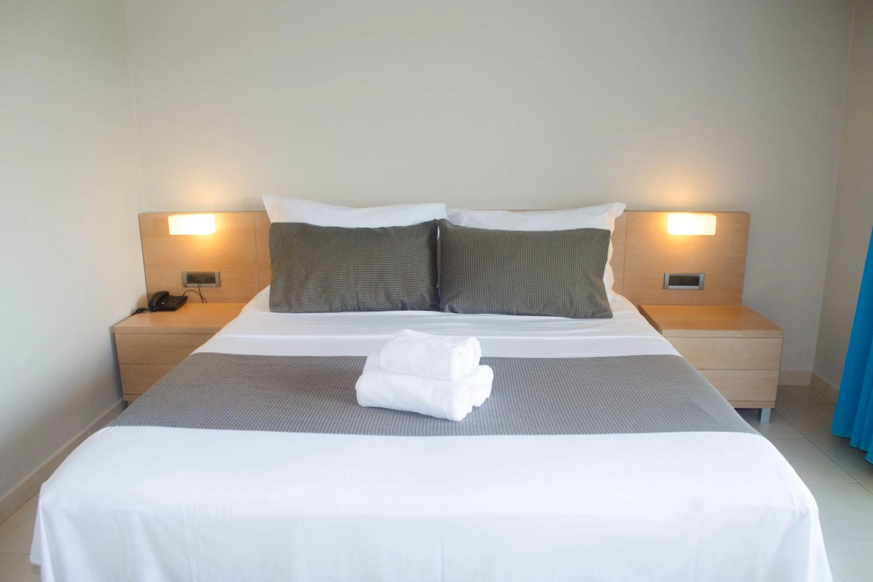 Bedroom, Bed in Nautilus Bay Hotel