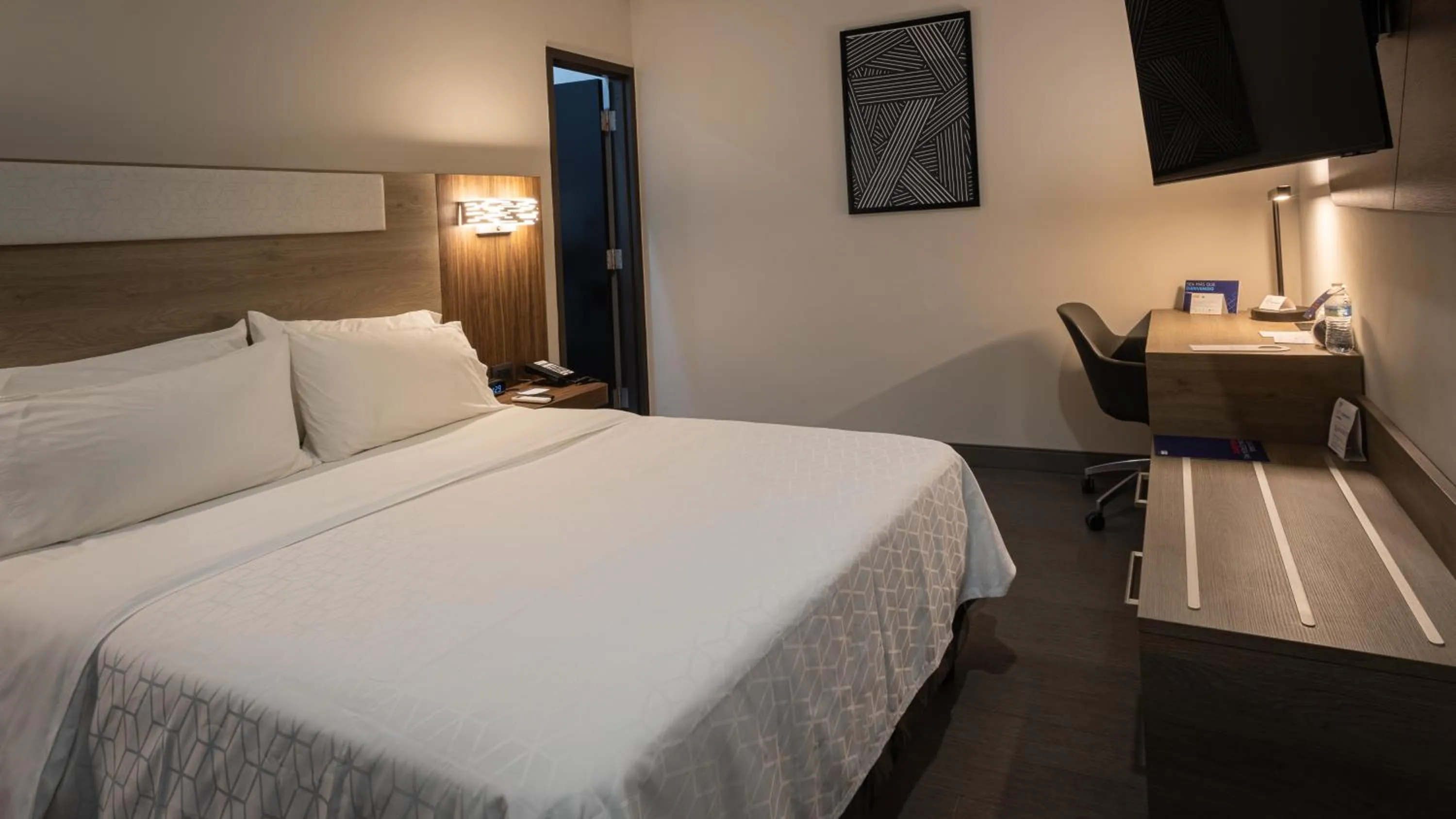 Bedroom, Bed in Holiday Inn Express Morelia Centro Historico