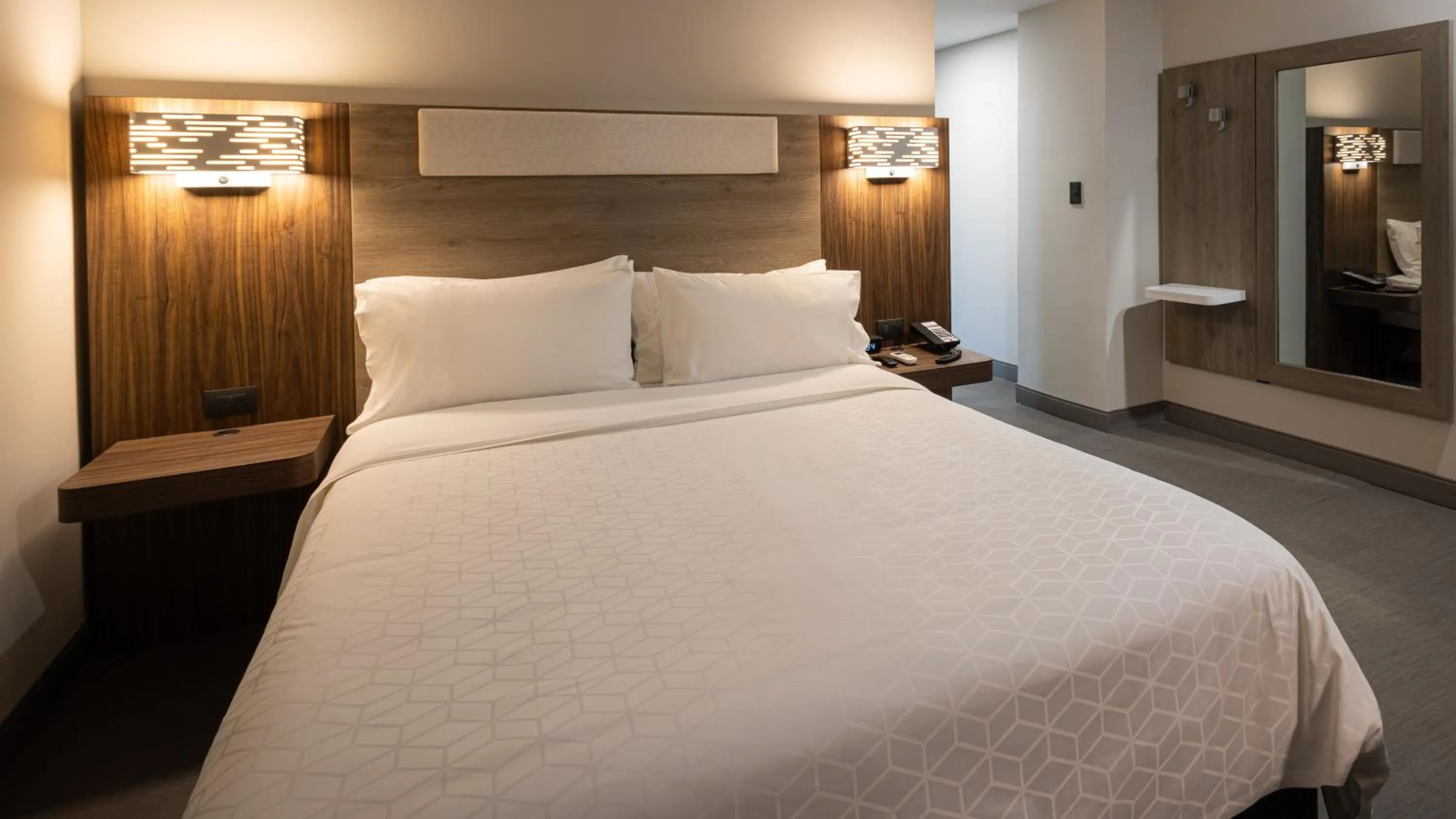 Bedroom, Bed in Holiday Inn Express Morelia Centro Historico