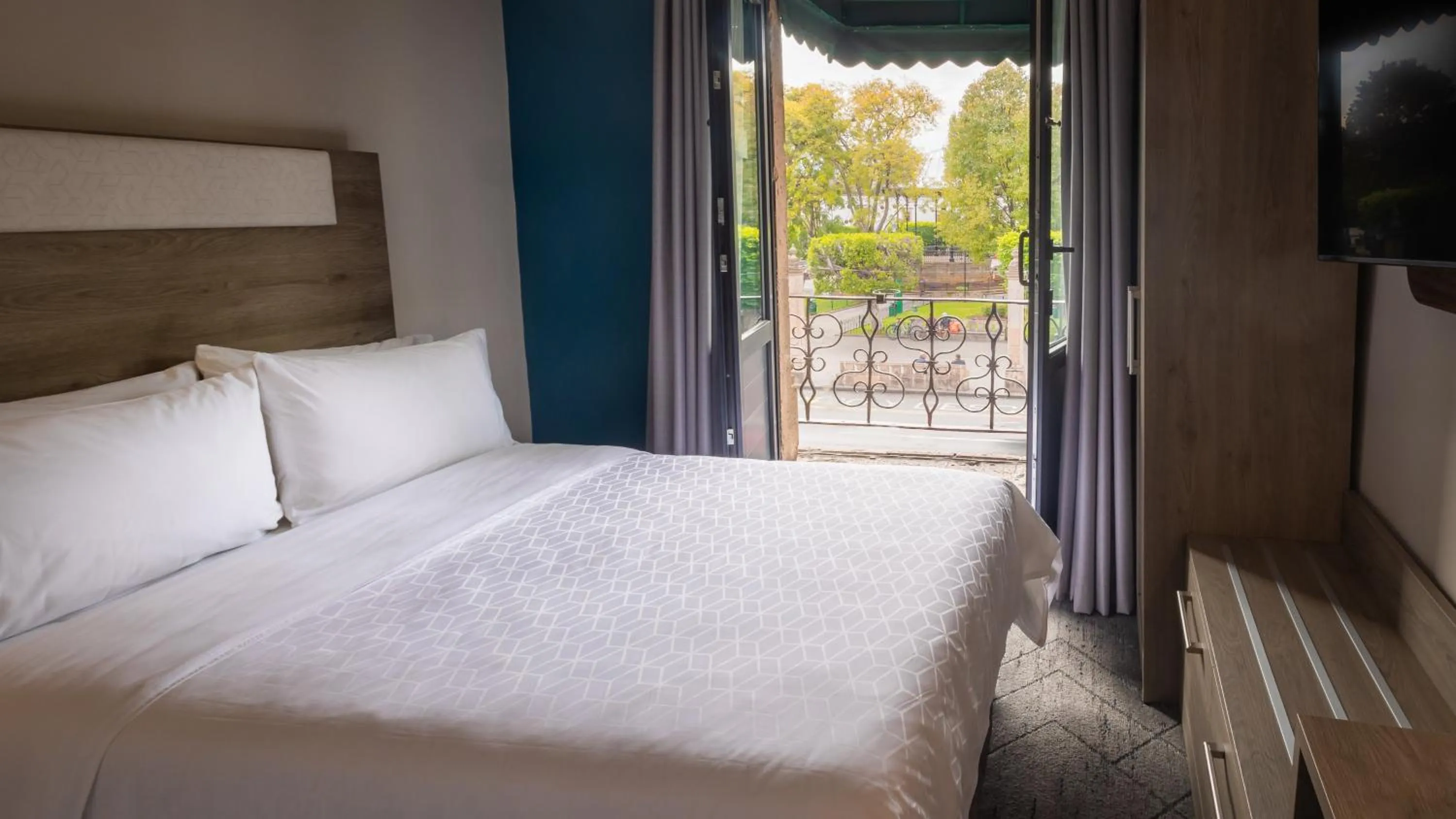 Photo of the whole room, Bed in Holiday Inn Express Morelia Centro Historico