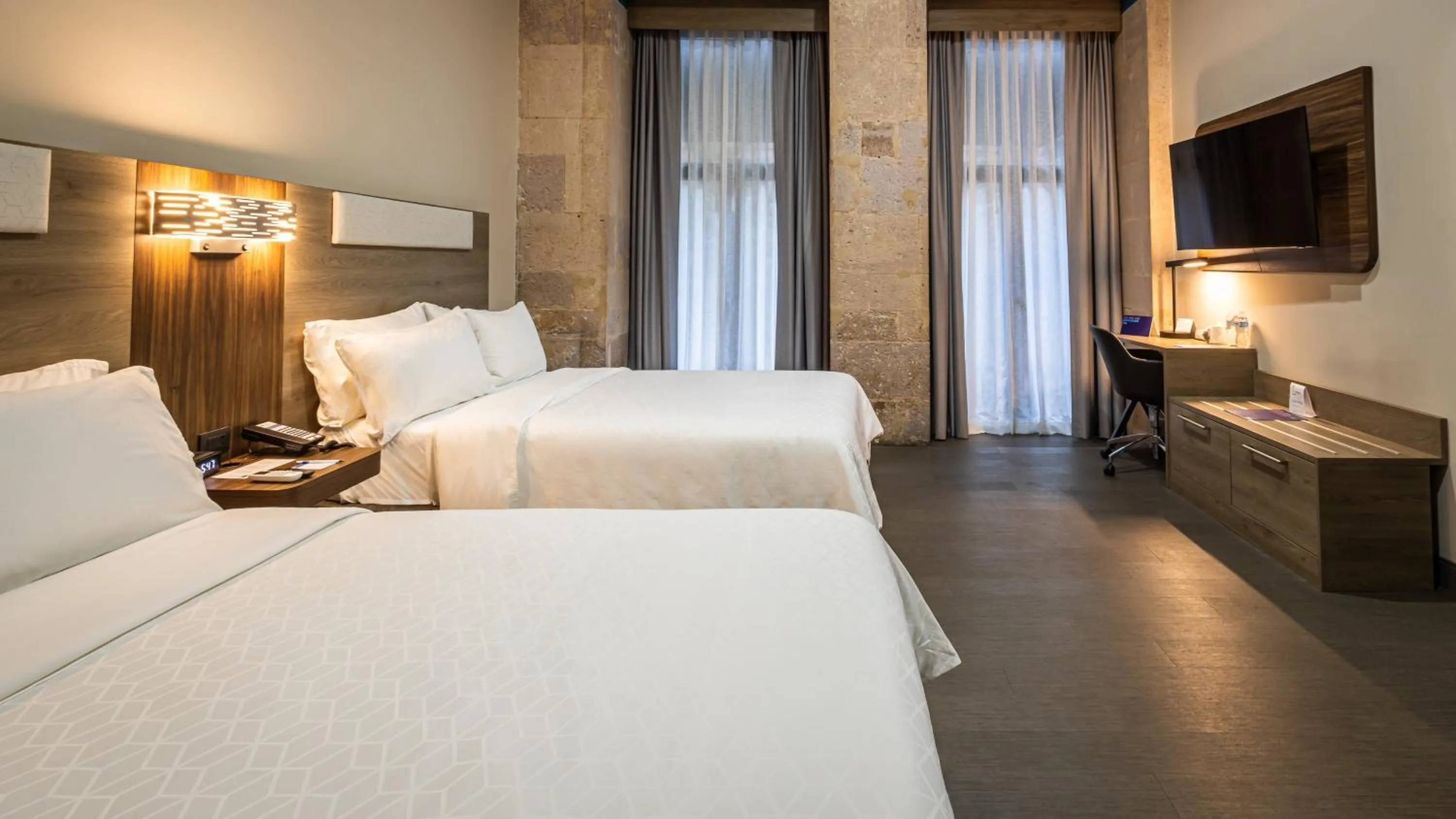 Photo of the whole room, Bed in Holiday Inn Express Morelia Centro Historico