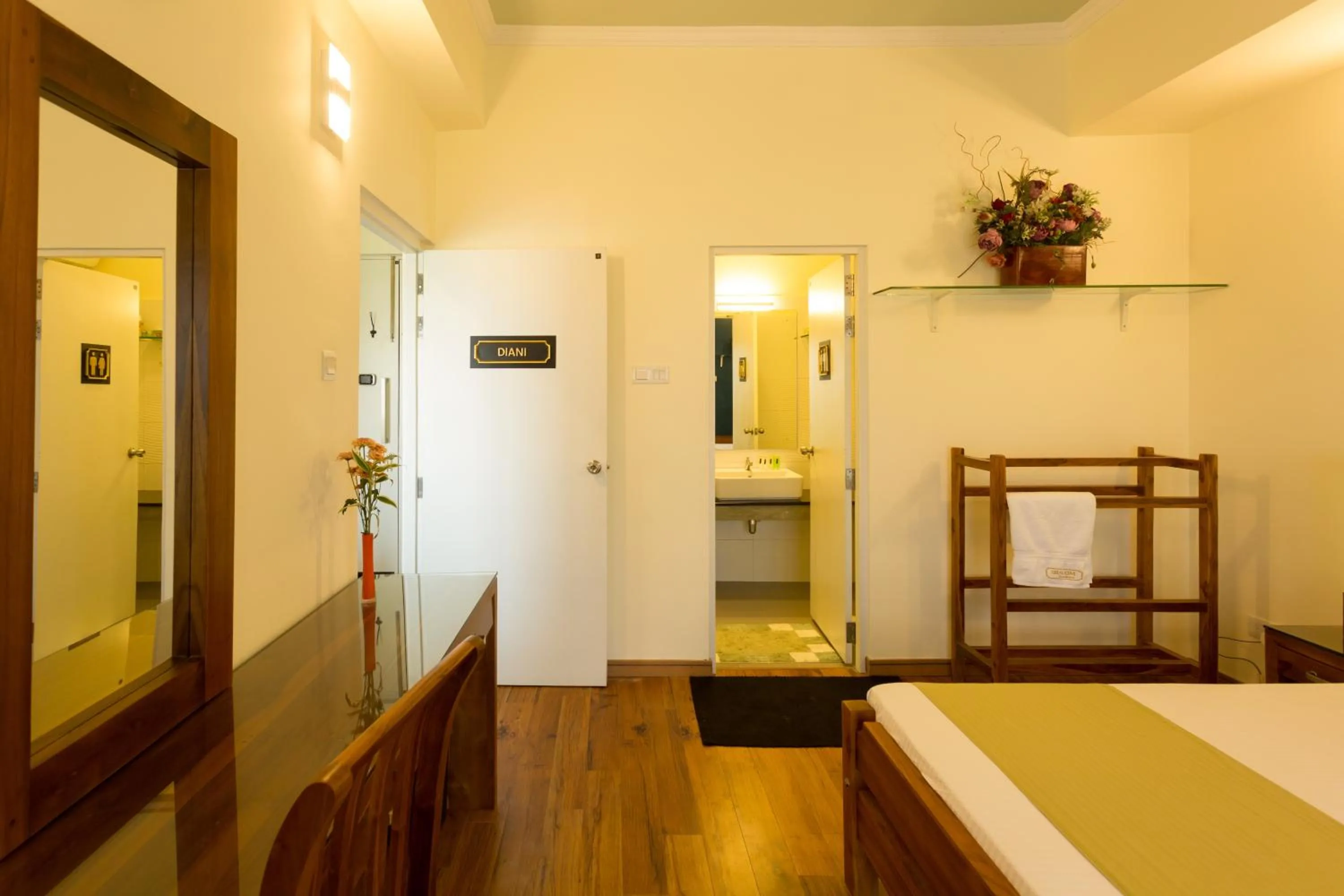 Bedroom, Bed in Shalom Residence Nawala