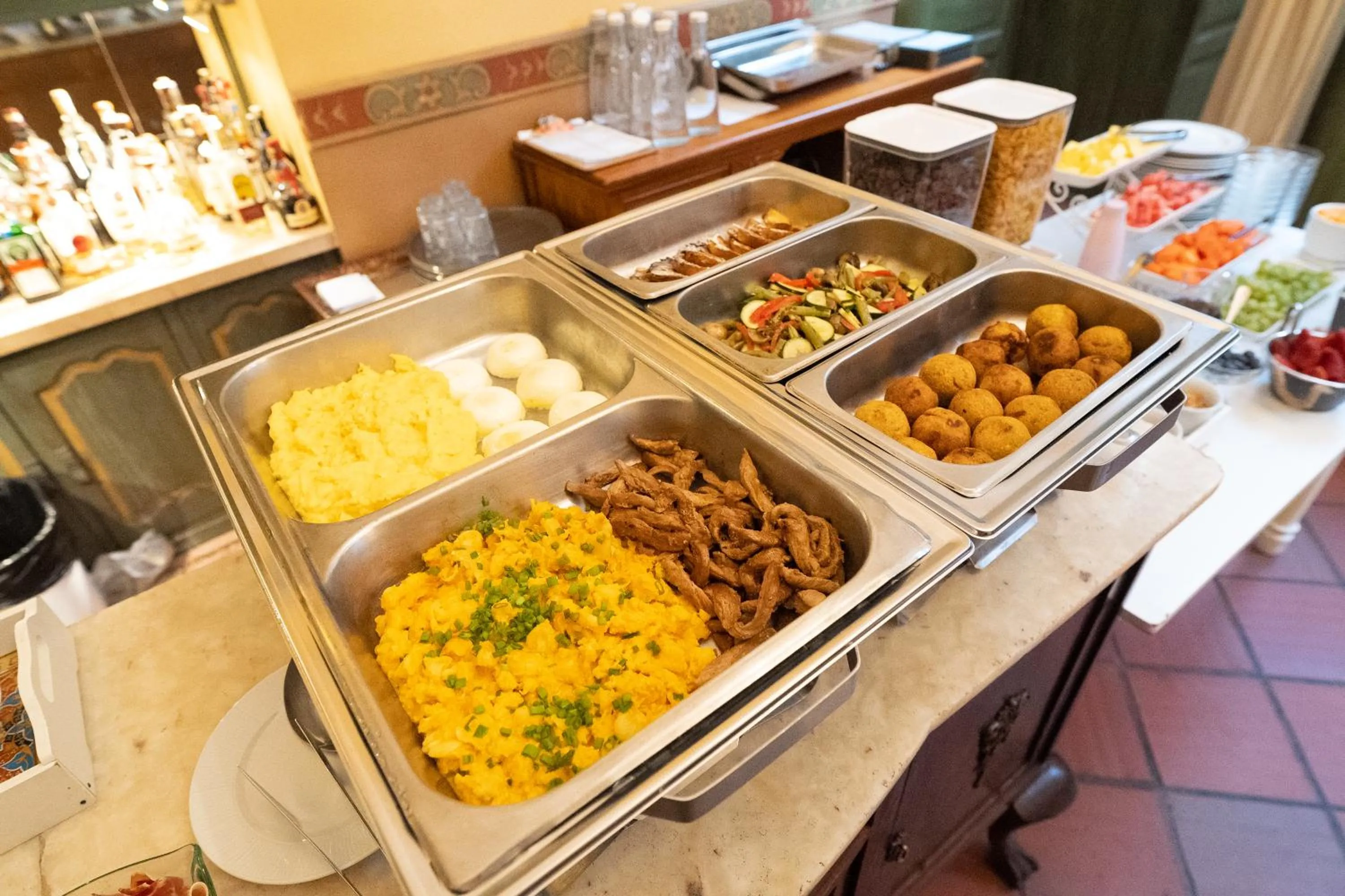 Buffet breakfast in Mansion Alcazar