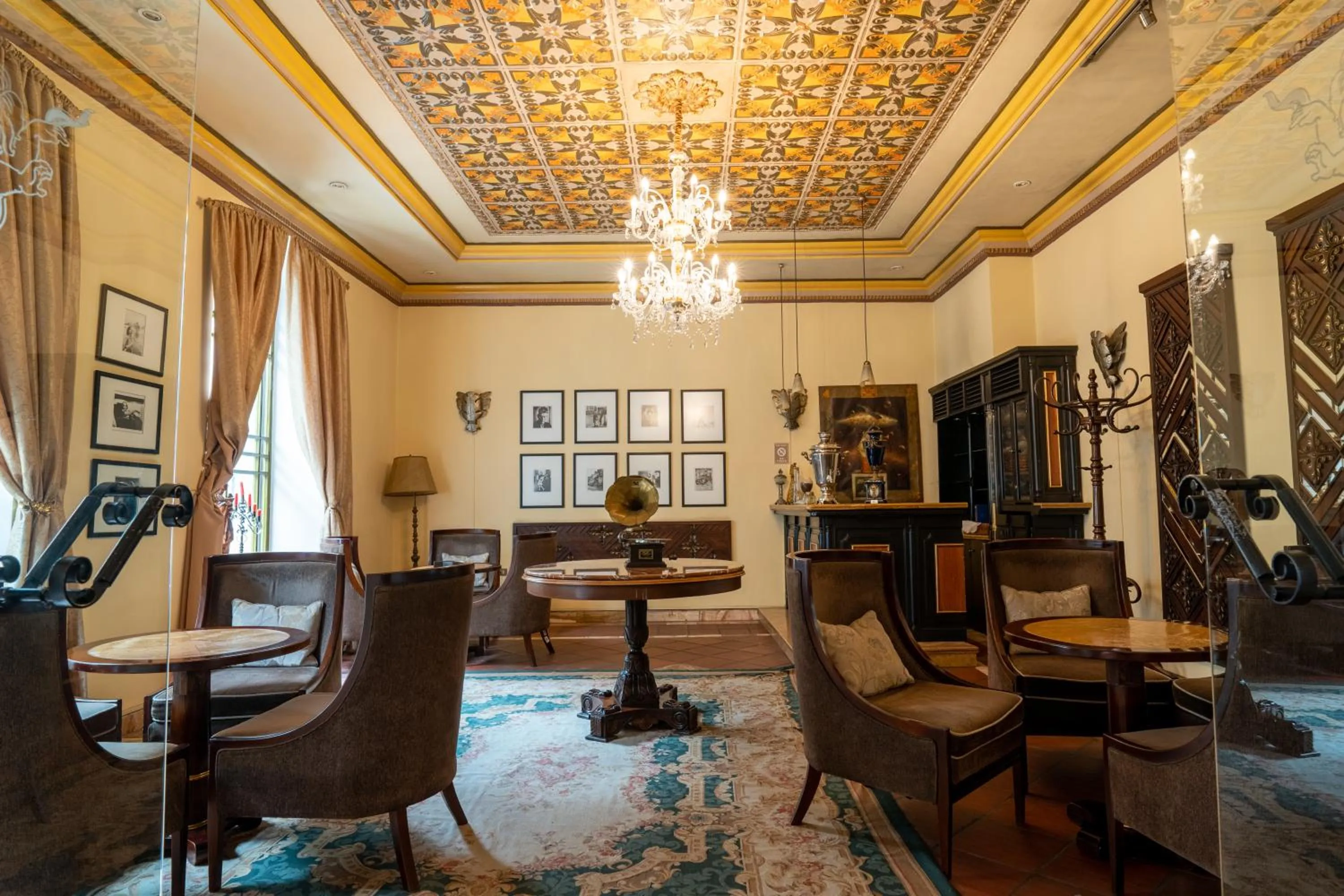 Living room in Mansion Alcazar