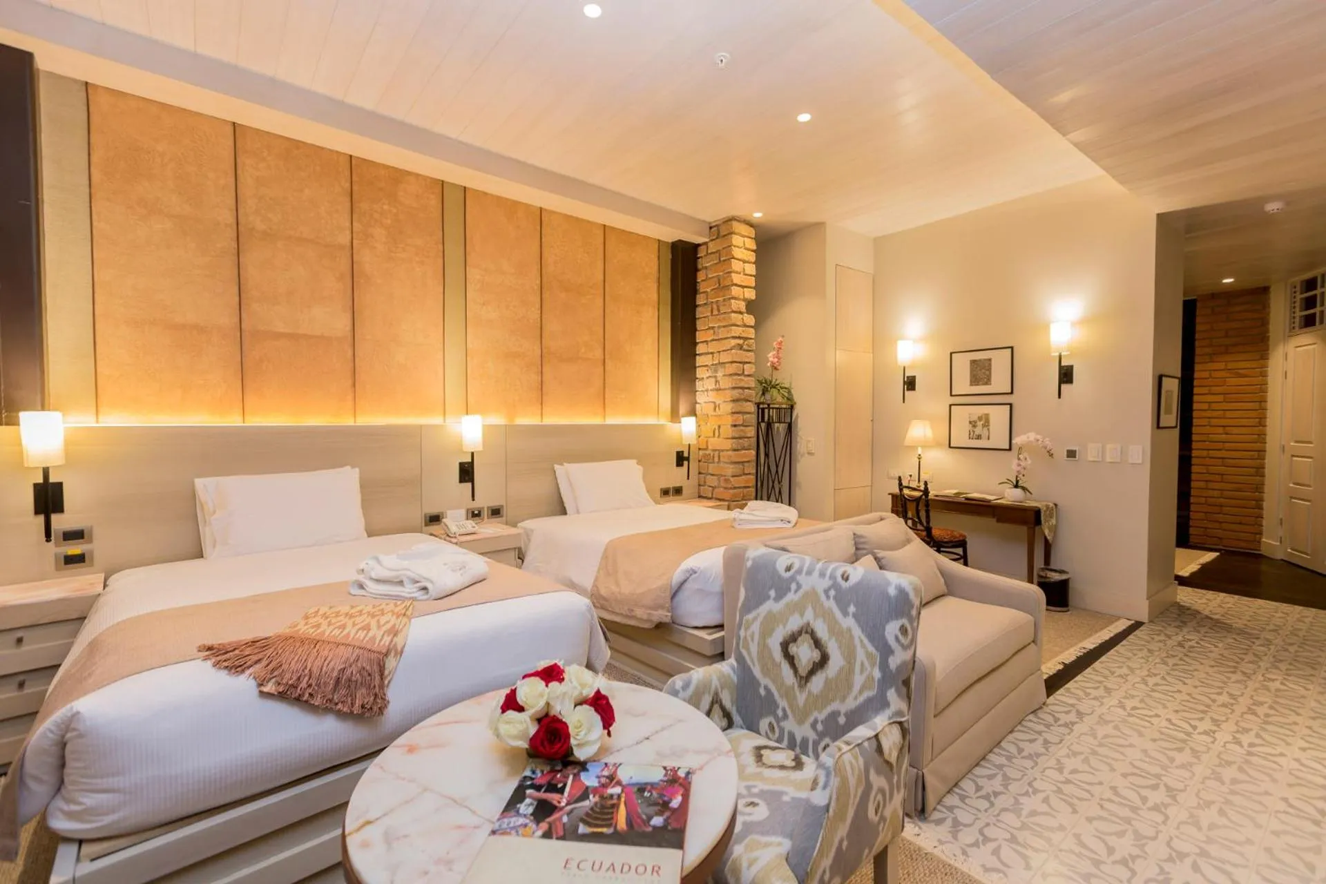 Photo of the whole room, Bed in Mansion Alcazar