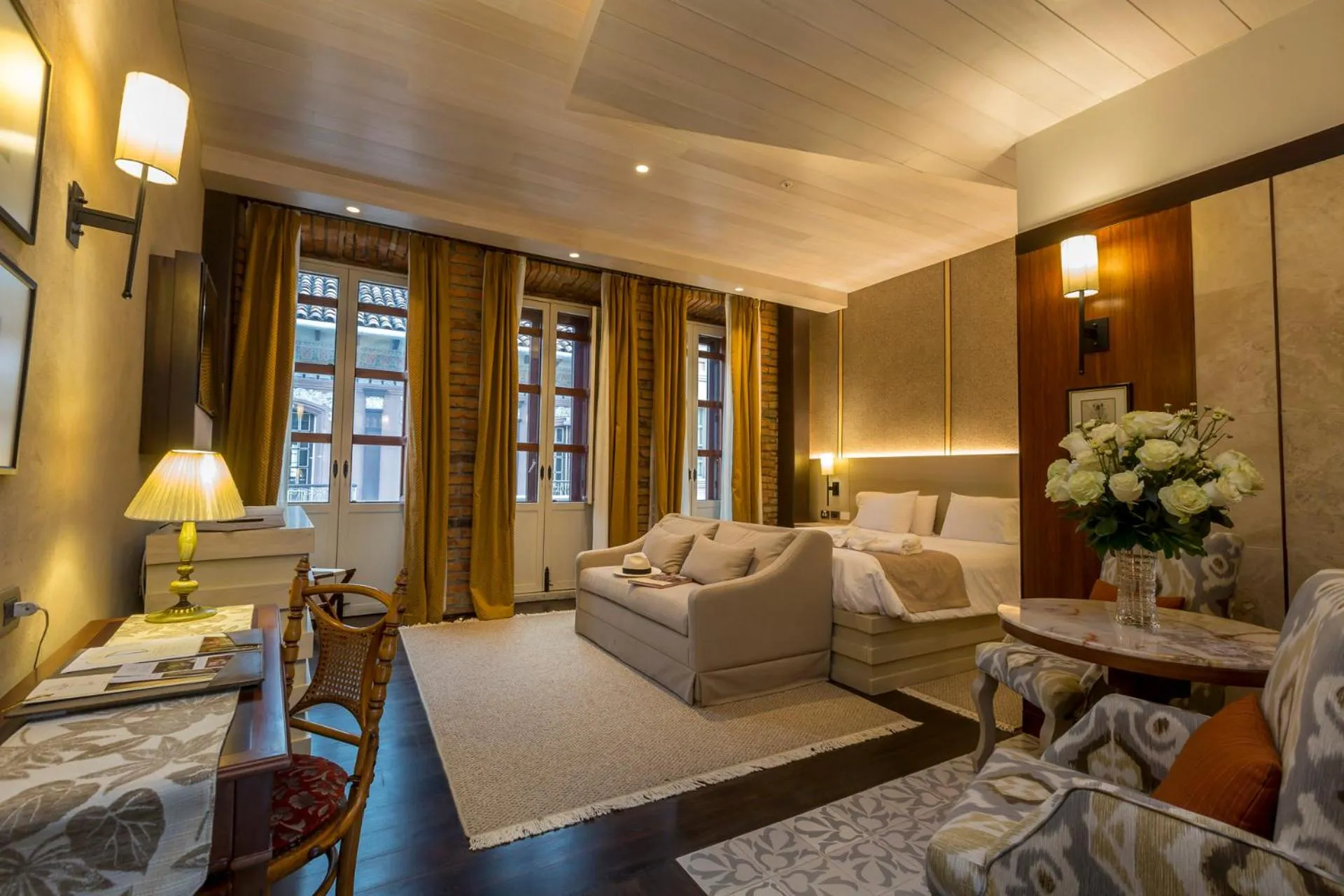 Bed in Mansion Alcazar