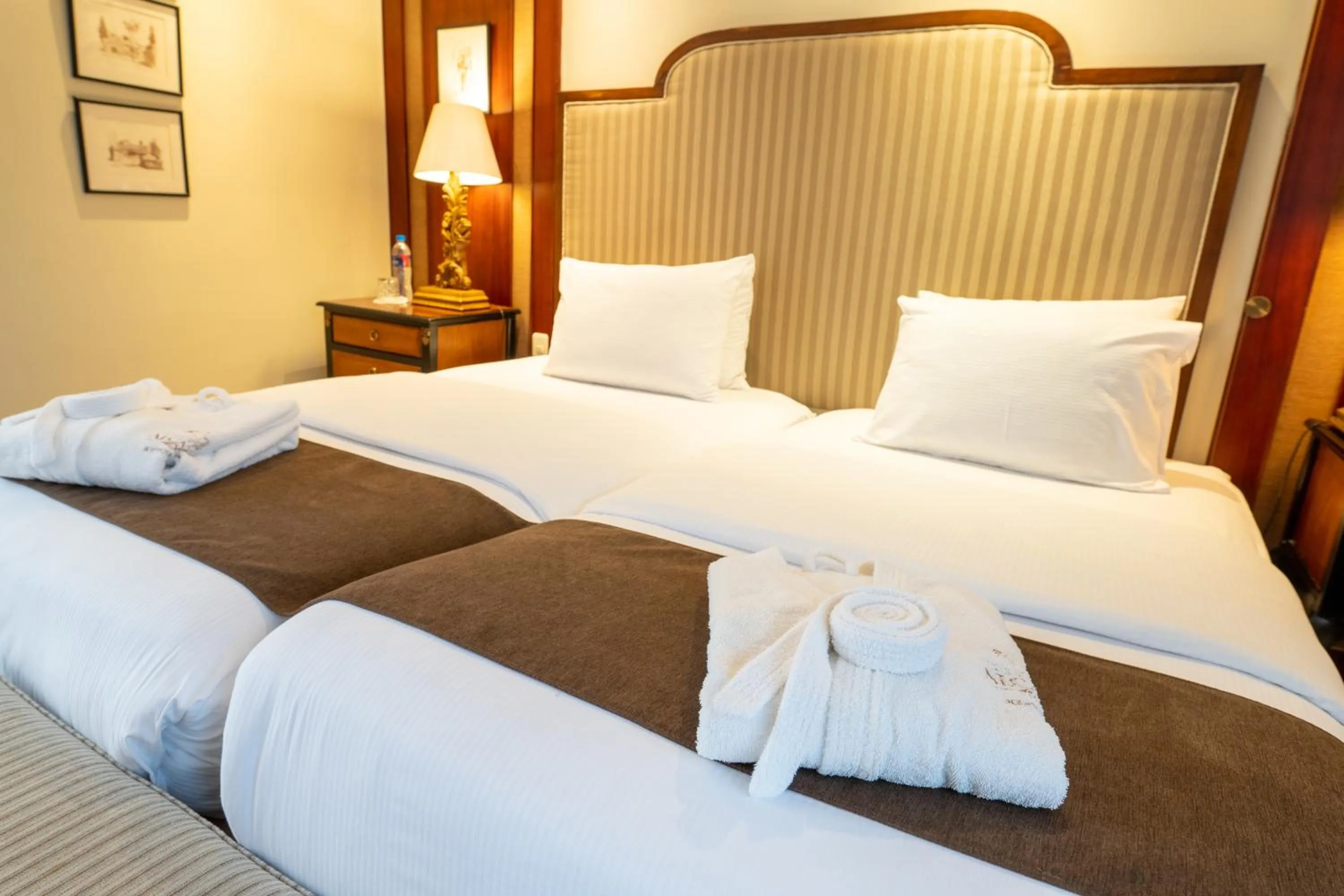 Photo of the whole room, Bed in Mansion Alcazar