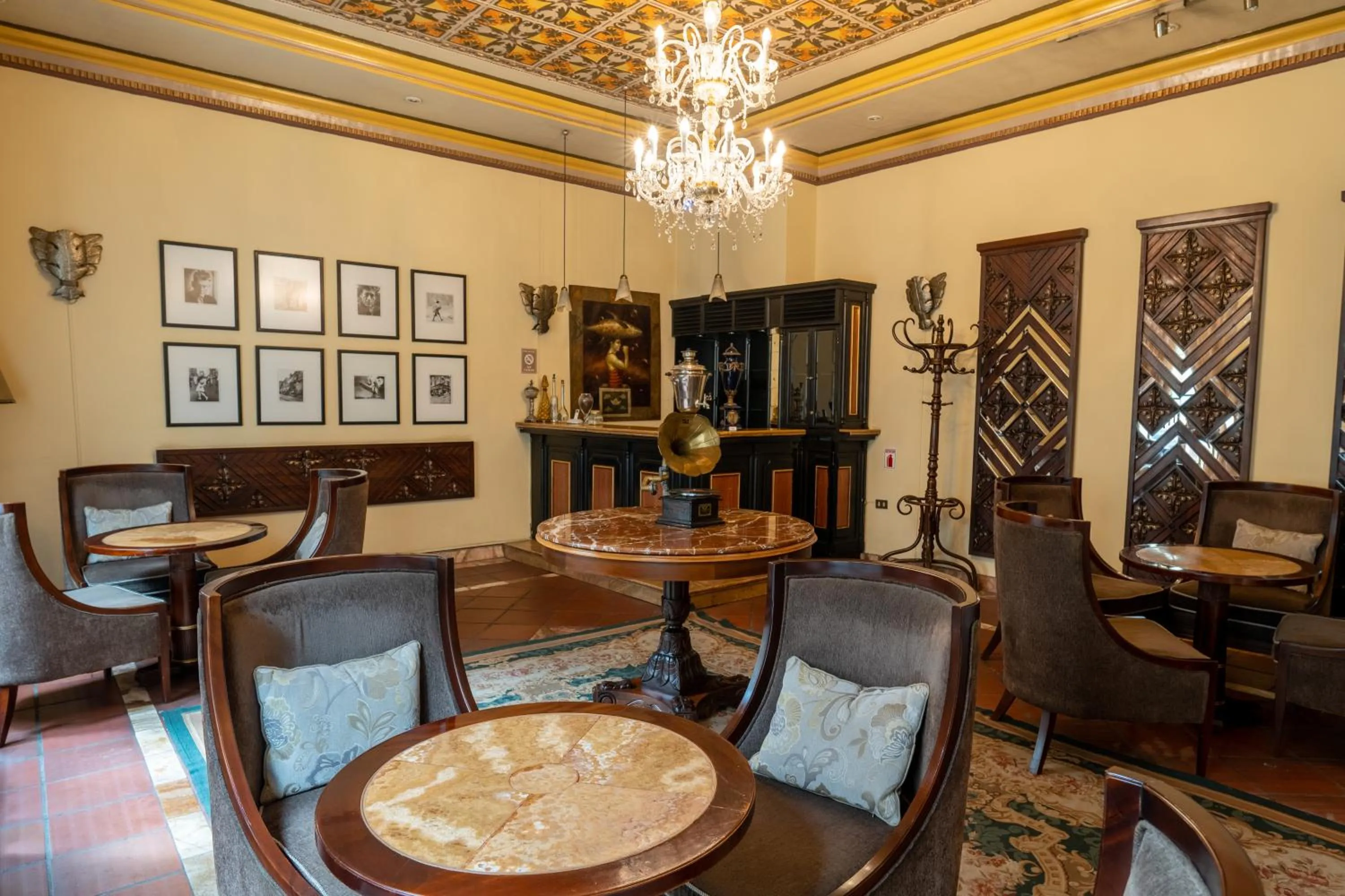 Seating area in Mansion Alcazar